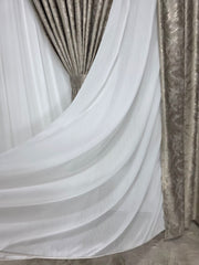 Set Tania – Perdea Venetia Alba cu Sidef, Material Plin Nesifonabil, Tip Matase cu Aspect de In si Draperie Spania din Catifea Grej (Crem-Auriu) cu Insertii Aurii – Ideal pentru Living si Dormitor, Pat sau Canapea Crem, Bej, Gri ori Maro