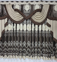 Drapaj Decorativ Maro si Crem cu Sort de 2 Metri si Doua Bucati Laterale Lucrate Cuta pe Cuta – Model Elegant pentru Sina de 2 Metri cu Inaltimea de 2 metri
