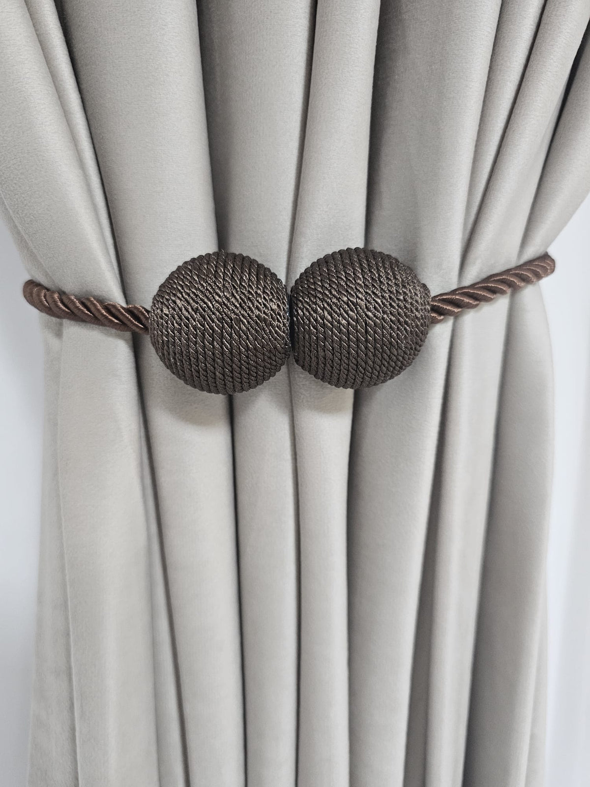 Set magneti cu fir lung bilute, maro material textil