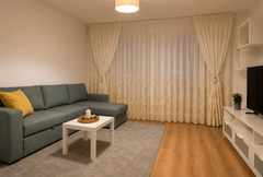 Set Crina – Perdea Alba cu Flori Galbene si Draperie Blackout cu Flori Galbene – ideal pentru livinguri cu canapele crem, bej, galben pal sau gri deschis si mobilier alb sau lemn natur – confectionat pe comanda