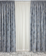 Draperie Milano din Catifea Gri Inchis cu Insertii Aurii – Draperie eleganta pentru living si dormitor in nuante alb, crem, bej, gri si auriu, confectionata pe comanda