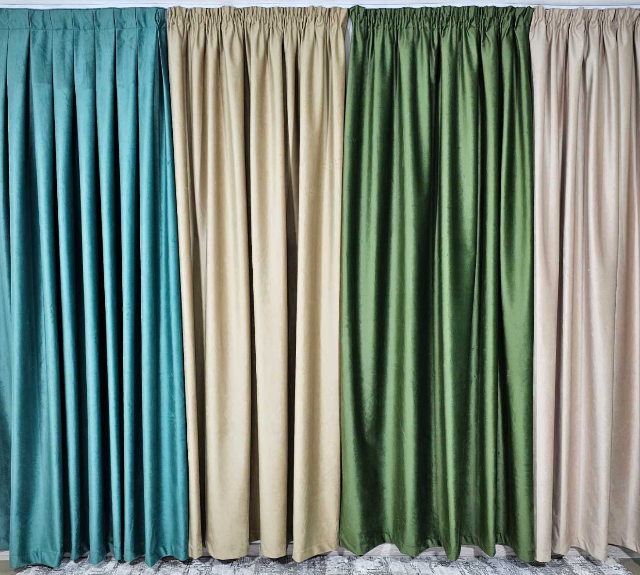 Set Premium: Perdea Matase Alb Imaculat și Draperie Verde Olive Catifea Garantat Opacă