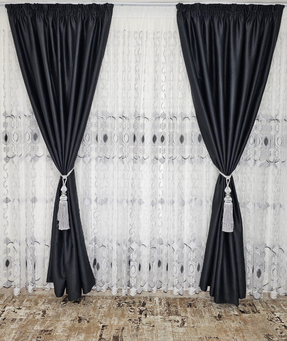 Set Leila: Recomandat pentru Camere Moderne in Nuante de Alb, Negru si Gri - Perdea Tul cu Broderie Alb-Negru si Draperie Neagra Blackout 98% pentru Living si Dormitor - Confectionat pe Comanda – confectionat pe comanda