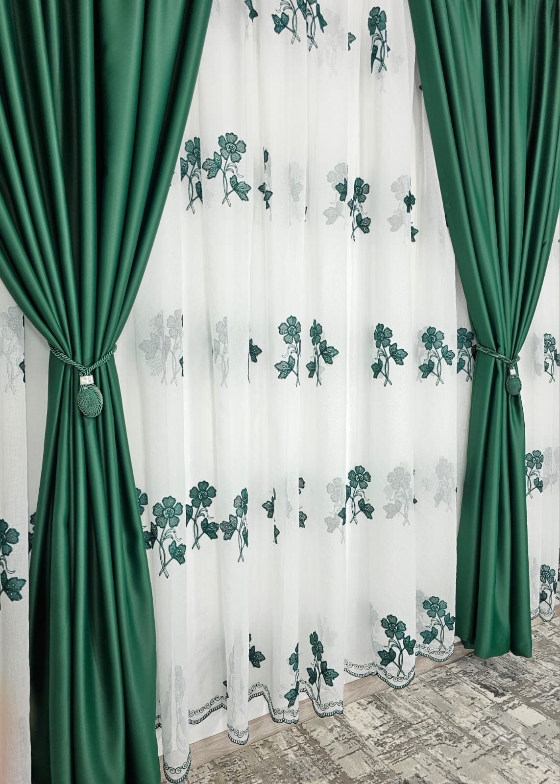 Set perdea din in cu draperie blackout verde smarald model Julieta