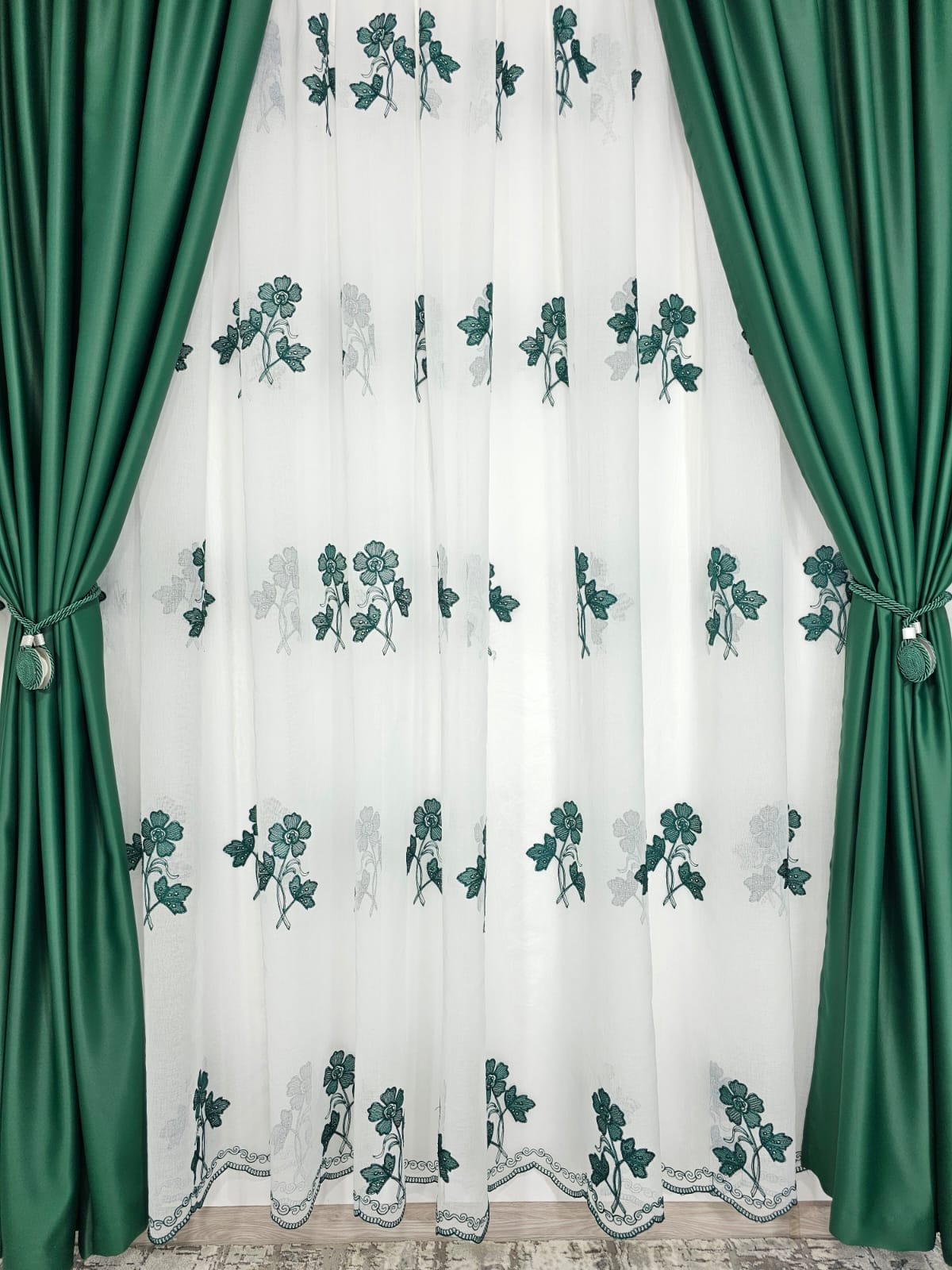 Set perdea din in cu draperie blackout verde smarald model Julieta