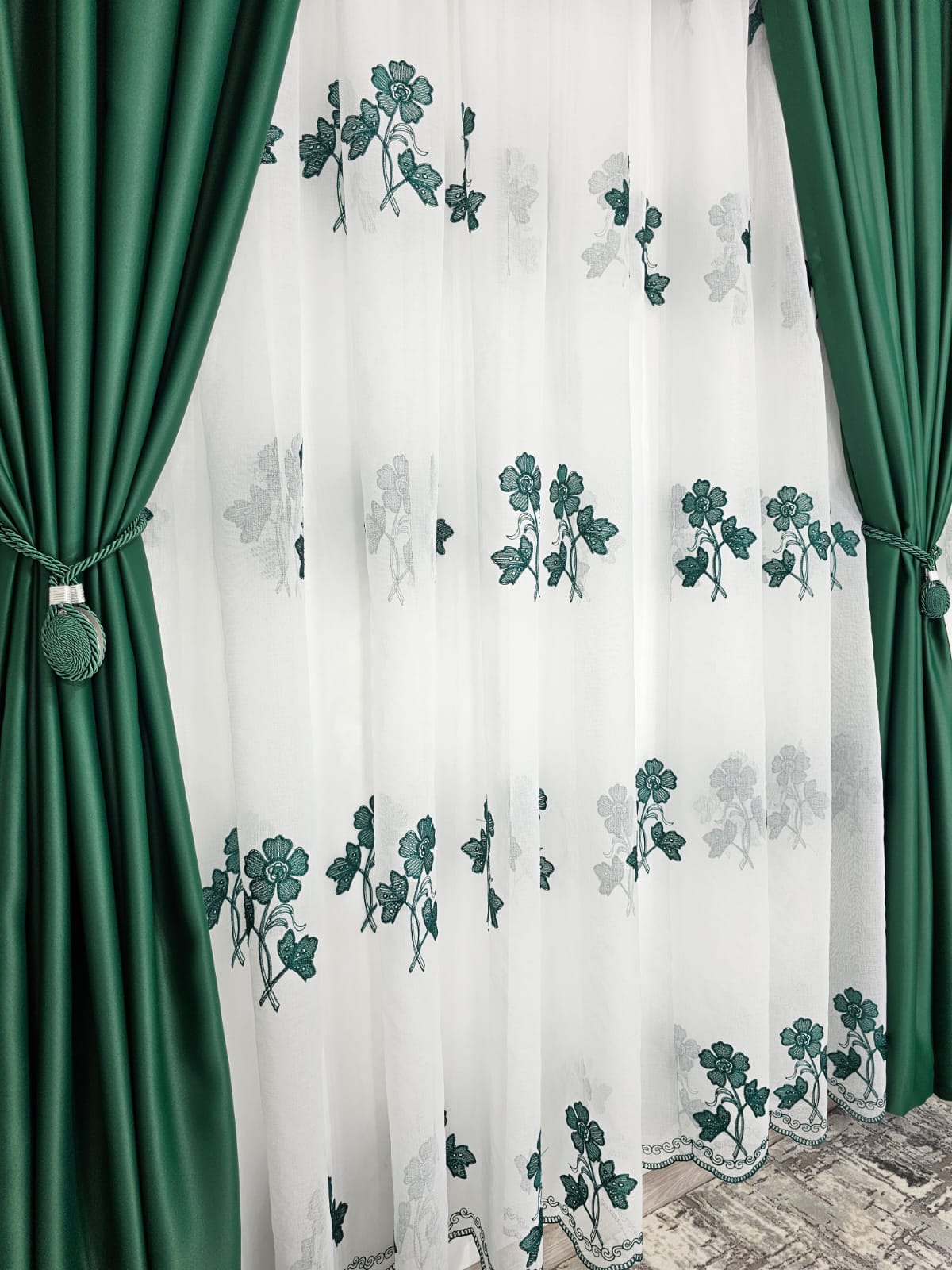 Set perdea din in cu draperie blackout verde smarald model Julieta