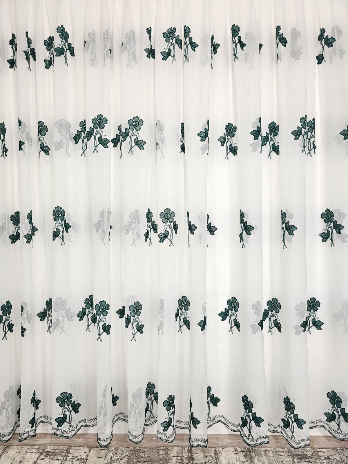 Set Julieta: perdea tip in cu draperie verde smarald blackout 90%