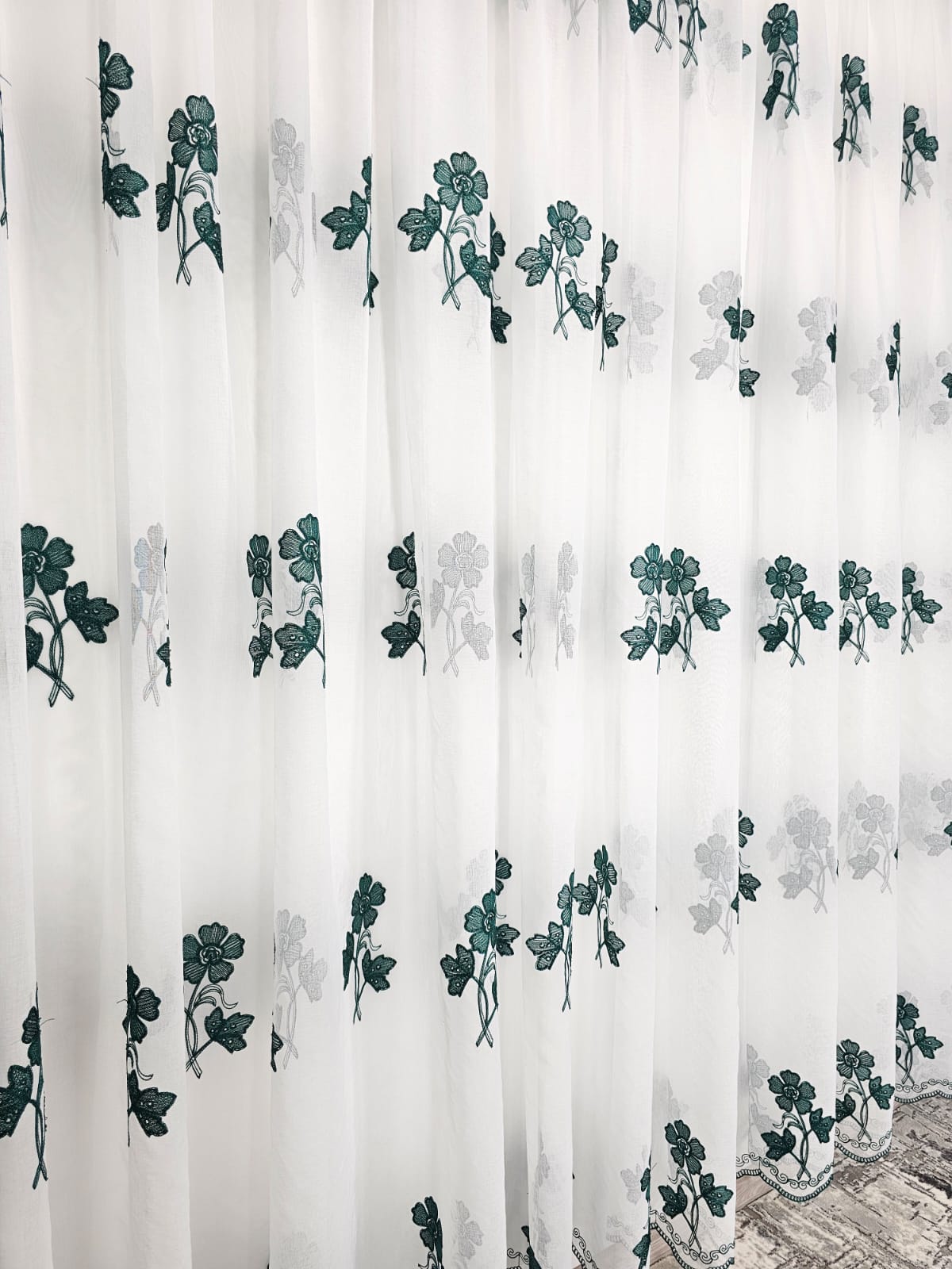Set Julieta: perdea tip in cu draperie verde smarald blackout 90%