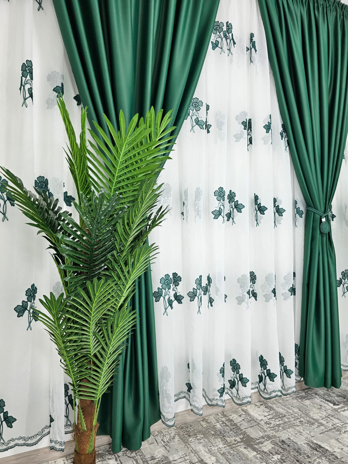 Set perdea din in cu draperie blackout verde smarald model Julieta