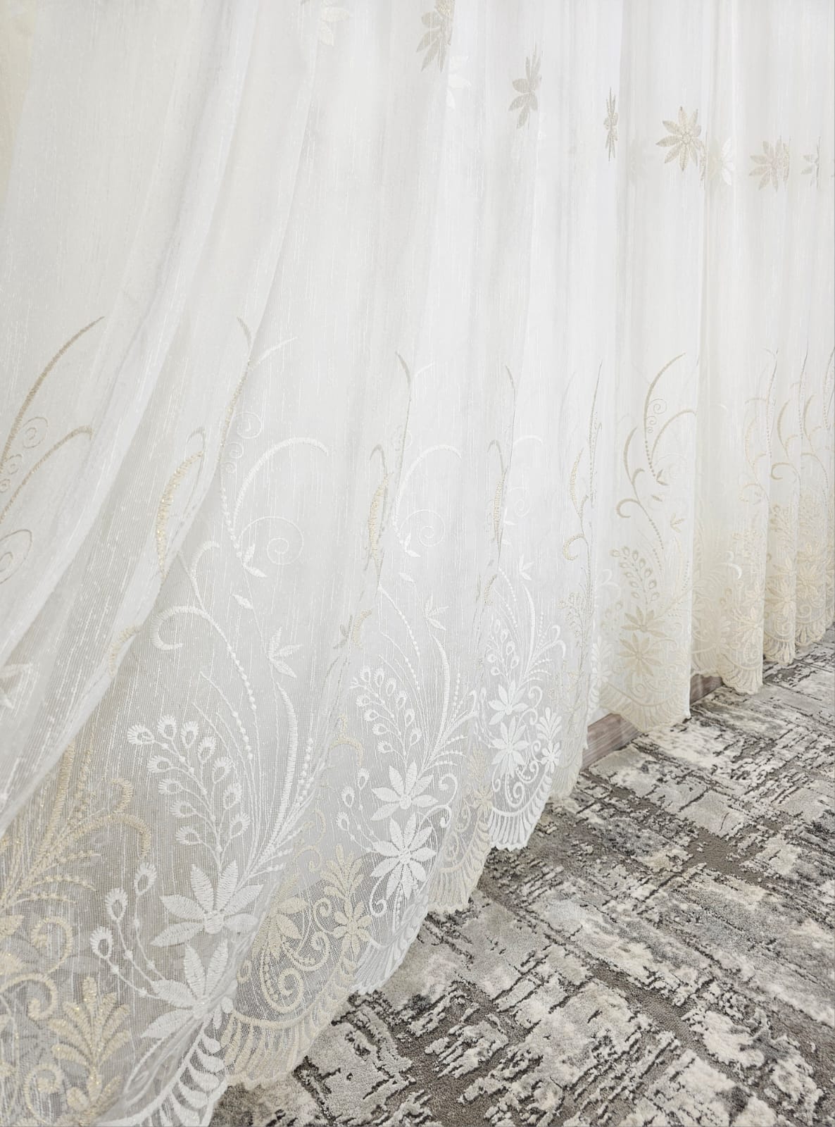 Set perdea borangic si draperie decorativa bej model Anomis