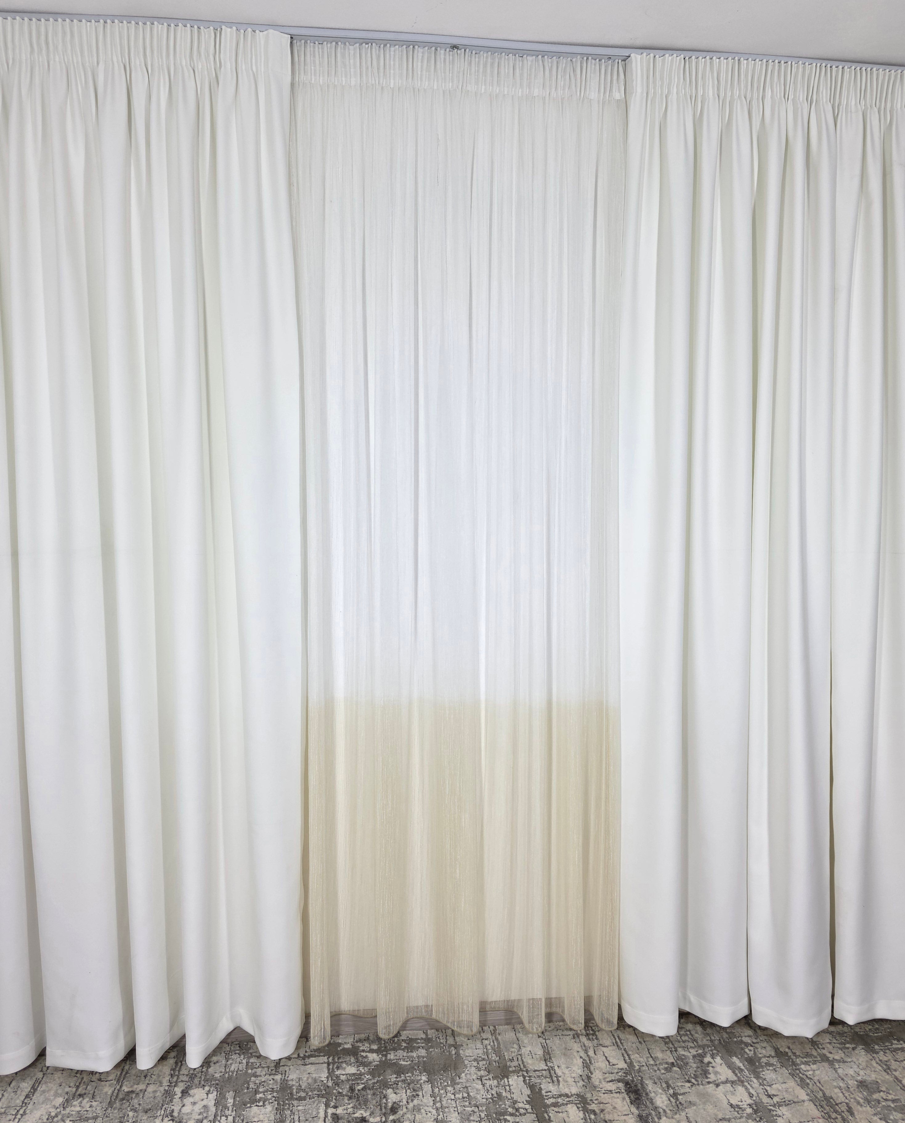Set Blanca: perdea in doua culori alb-crem tip borangic si draperie blackout alb
