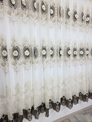 Perdea Ingrid 3D cu Bordura Catifea Maro Eleganta pentru Living si Dormitor cu Mobilier Crem, Bej si Lemn Natur, Material 100% Poliester, Confectionata la Comanda Casablanca Magazin