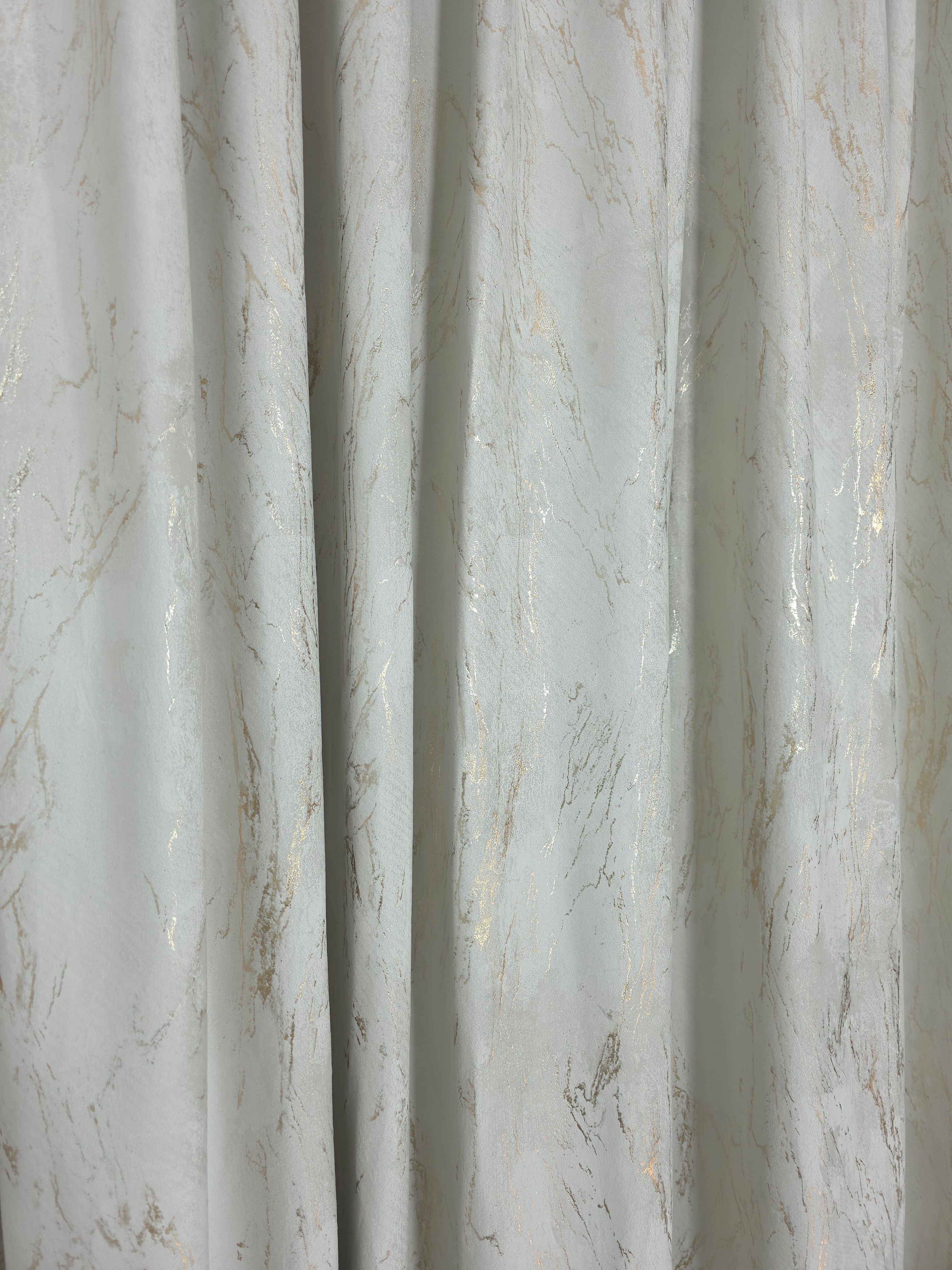 Colectia Venetia: perdea din matase cu insertii aurii varianta 3 si draperie din catifea cu insertii aurii - Ivoire