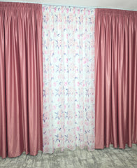 Set Gradina Reginei: Perdea Din Voal Cu Model Floral Si Draperie Soft Roz Semi-Opaca