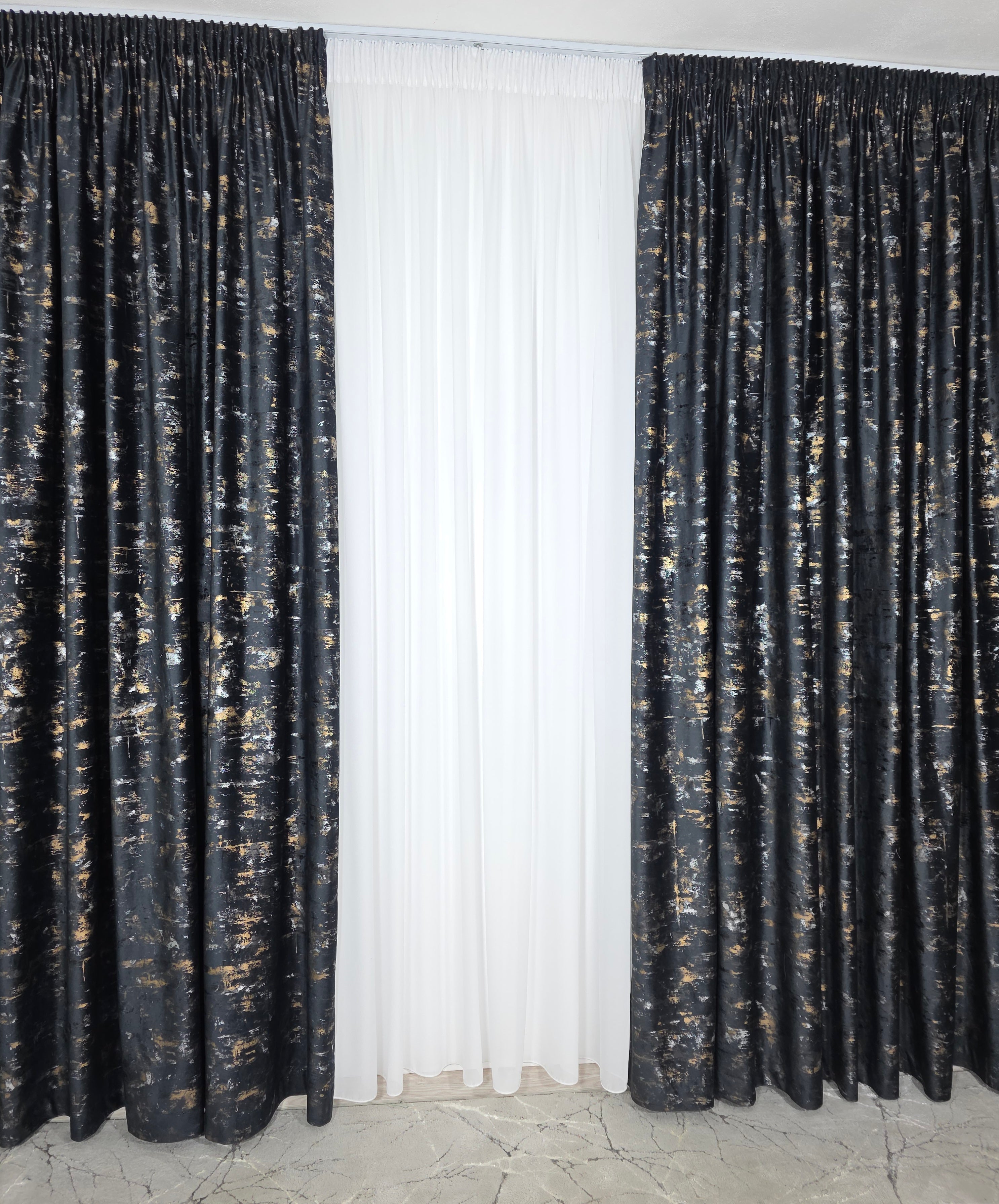 Colectia Elegance: Perdea Voal Premium Si Draperie Catifea Neagra Cu Insertii model Golden