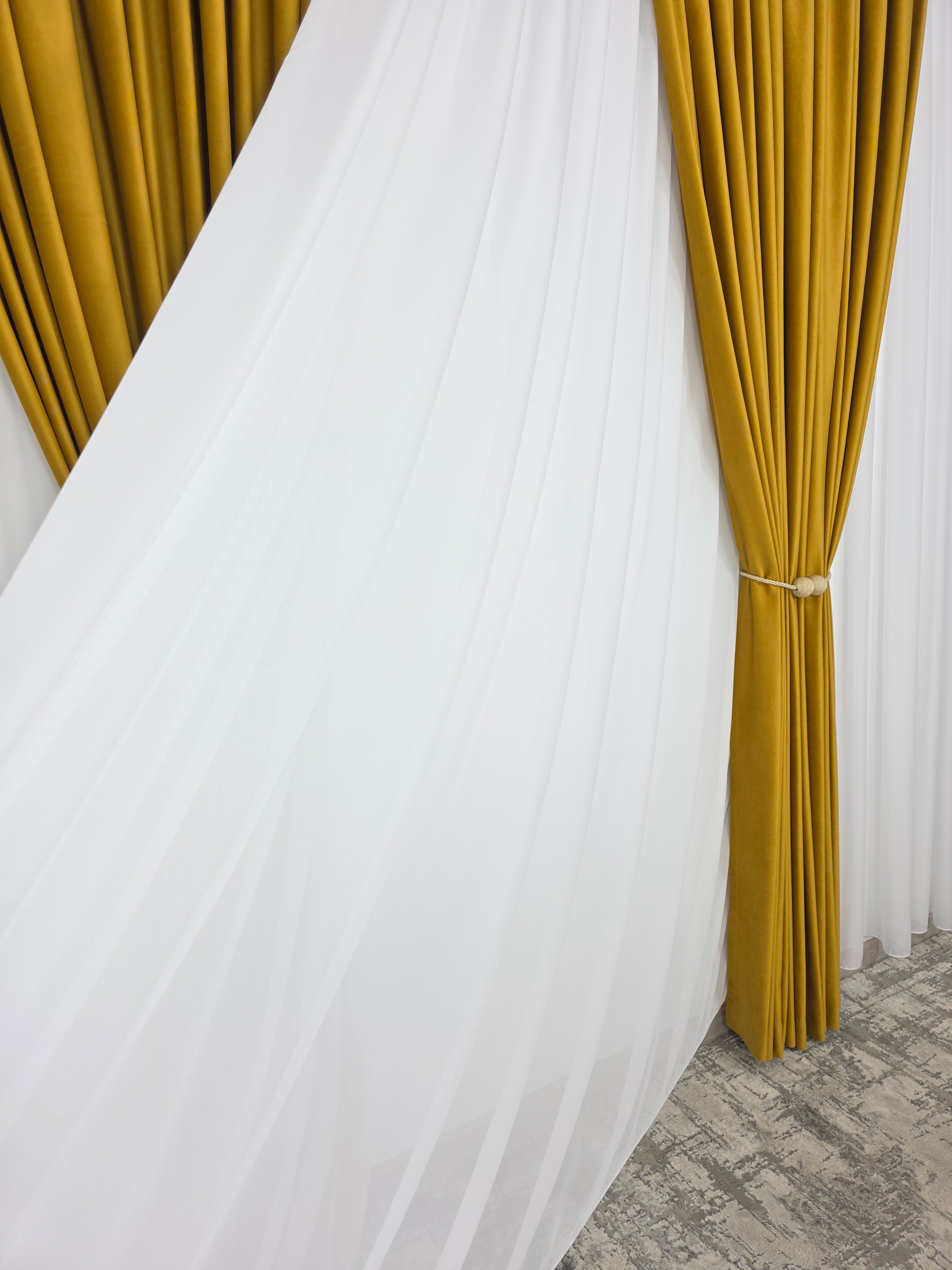 Set Ligia: Perdea Voal Premium Si Draperie Catifea Galben Mustar
