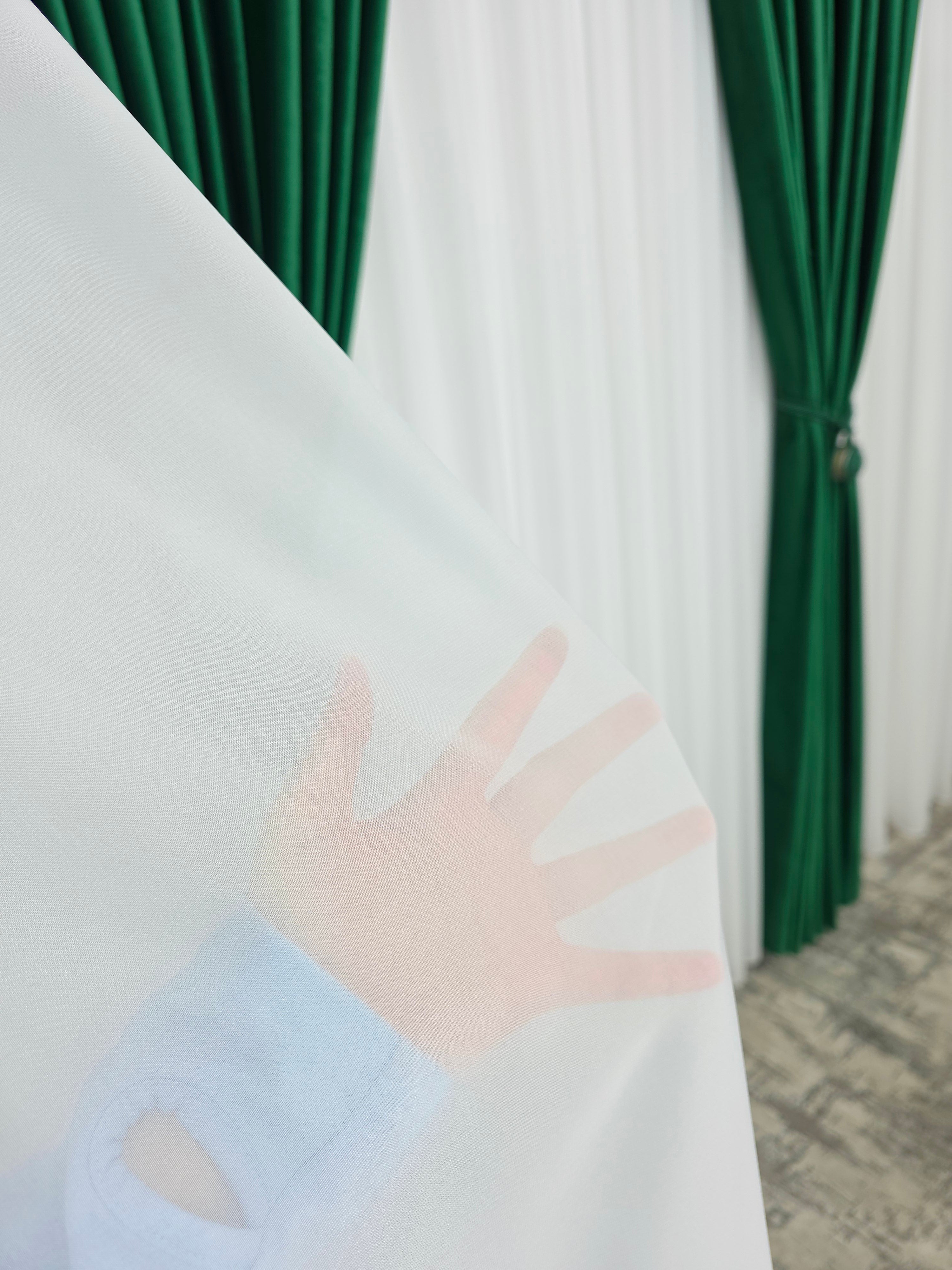 Set Vanesa: Perdea Voal Premium Si Draperie Catifea Verde Smarald