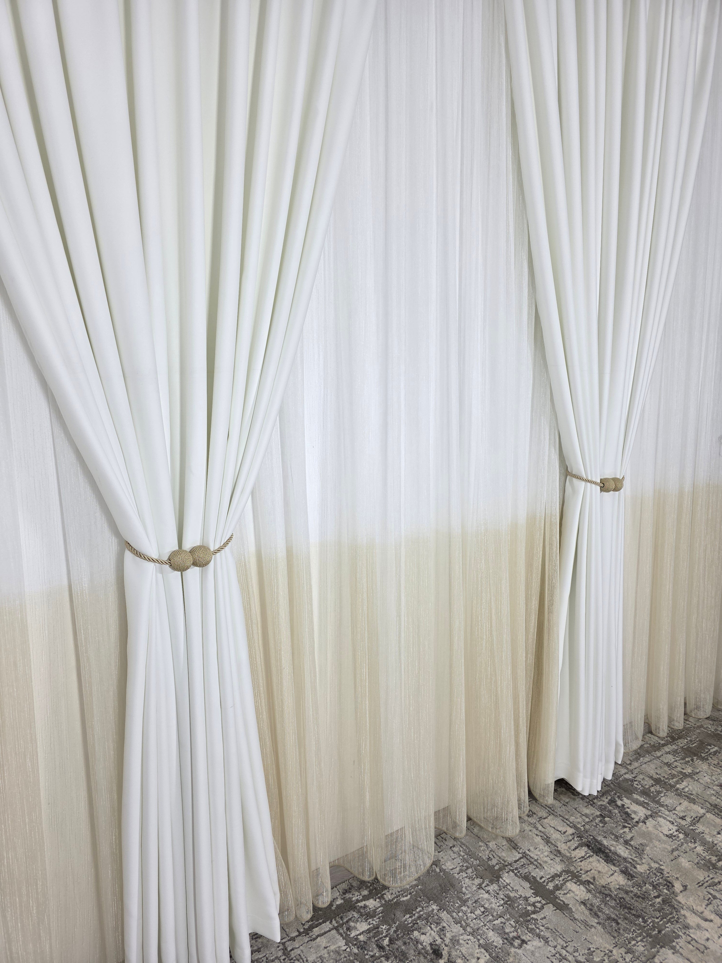 Set Blanca: perdea in doua culori alb-crem tip borangic si draperie blackout alb