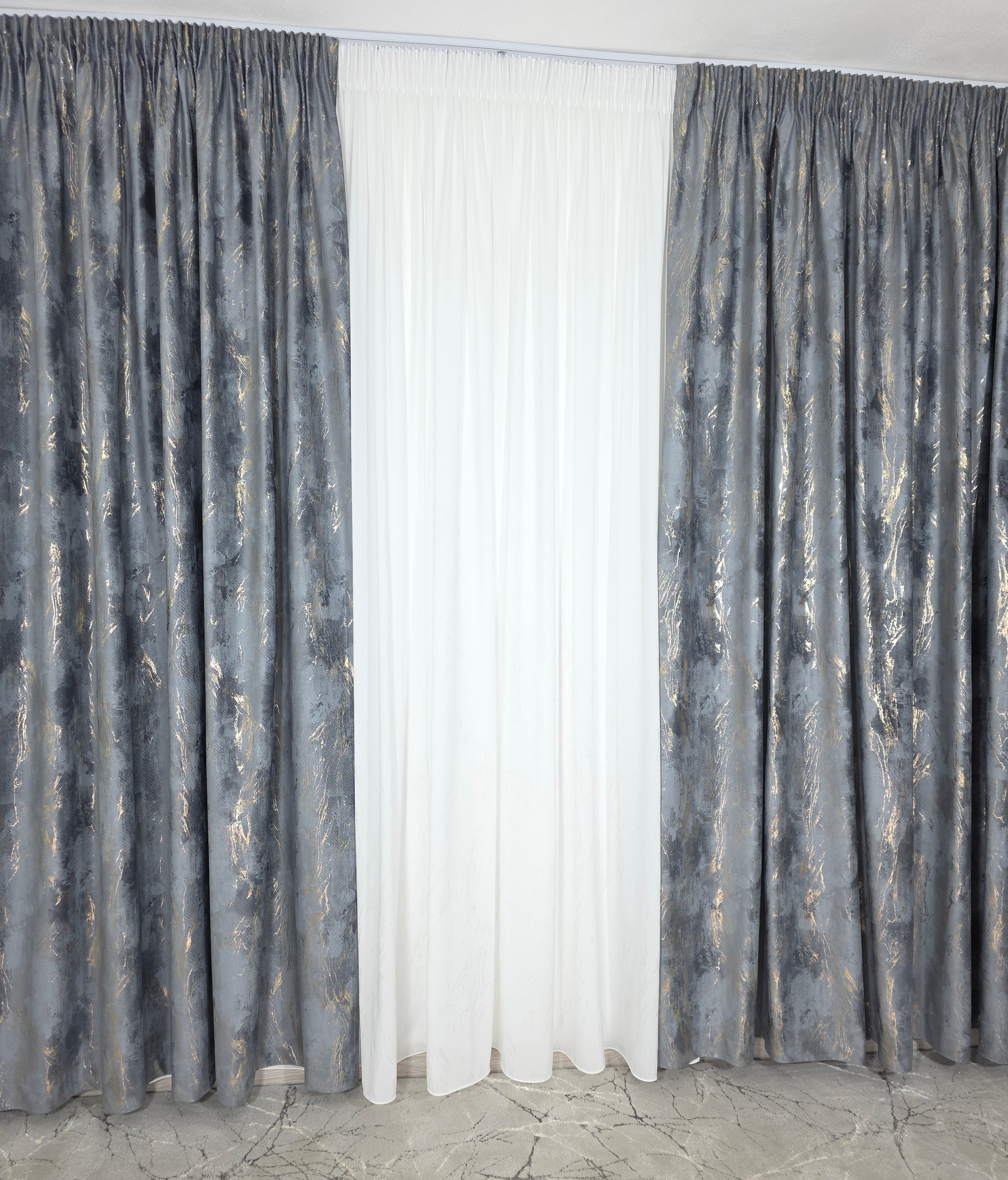 Colectia Venetia: perdea din matase cu insertii aurii varianta 3 si draperie din catifea cu insertii aurii - Gri inchis