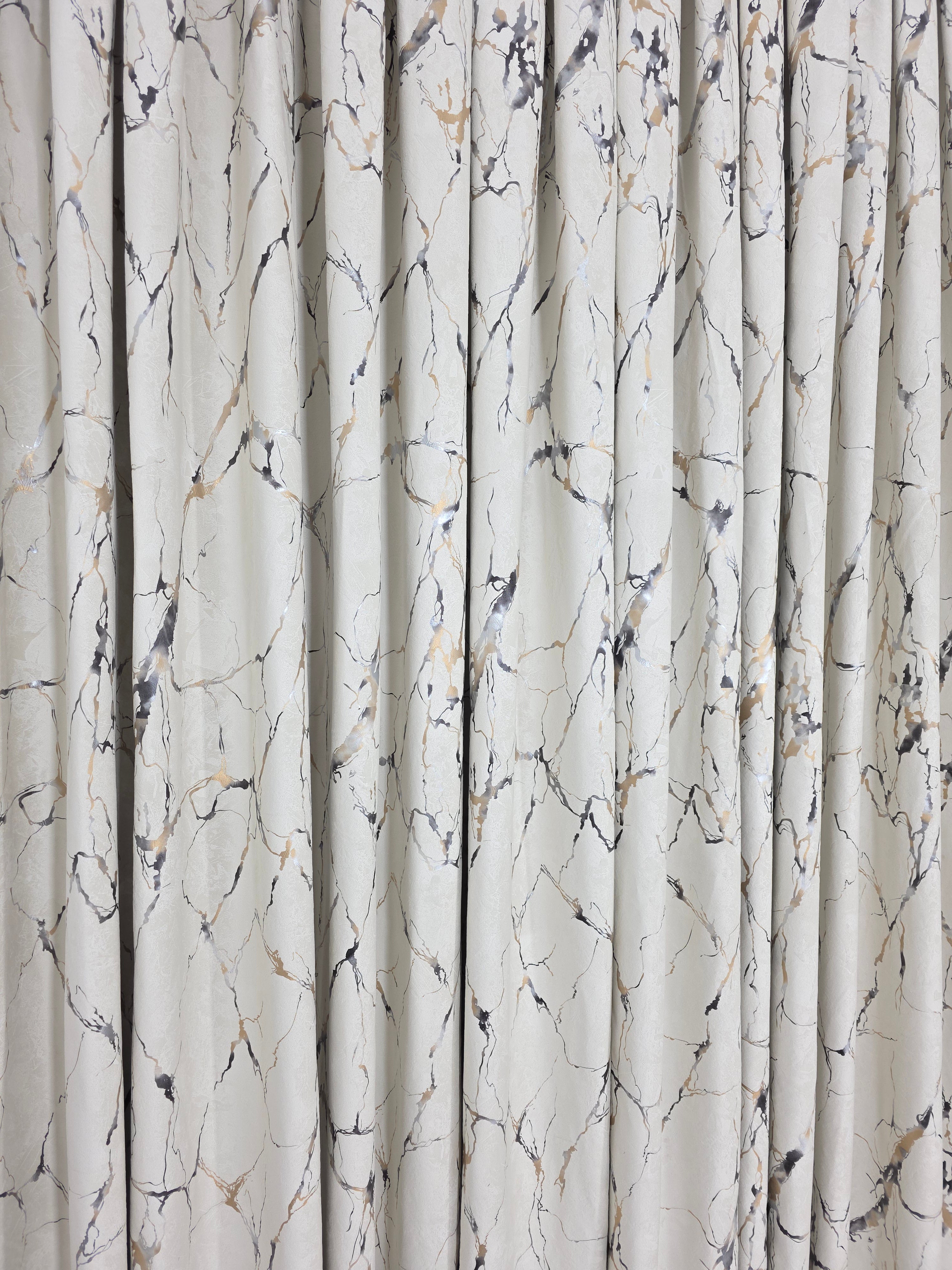 Colectia Majestic: Perdea Crem Din Borangic Cu Sidef Auriu Si Draperie Catifea Bej Cu Insertii