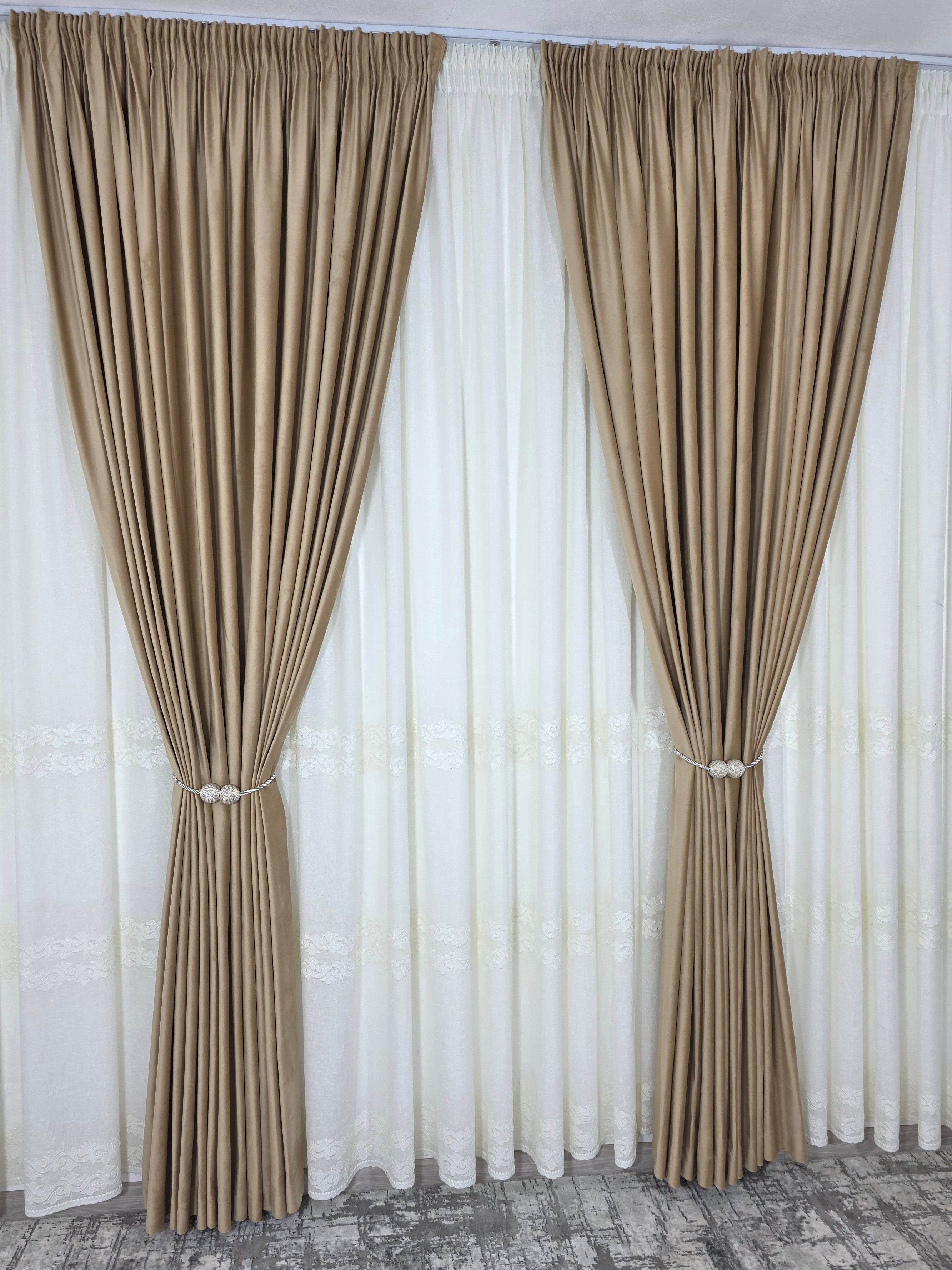Set Liora: perdea crem din in gros cu broderie si draperie catifea crem-miere