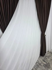 Colectia Blackout: Perdea Matase Alba Si Draperie Maro Blackout 98%