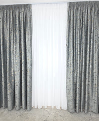 Draperie catifea gri deschis cu insertii aurii