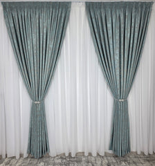 Colectia Decorativa: Perdea Alba Simpla si Draperie Tip Vopsea-Turcoaz Deschis
