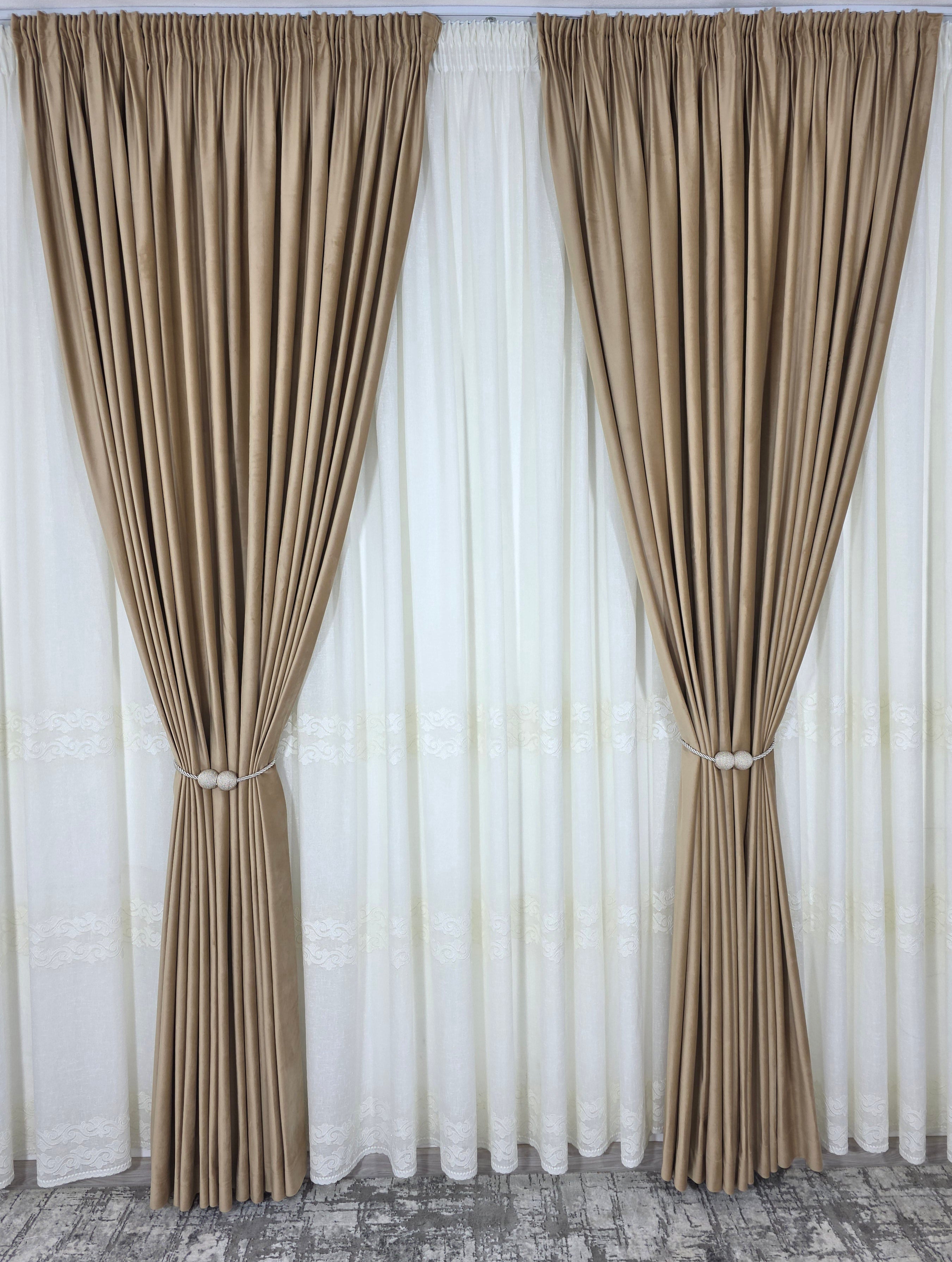 Set Liora: perdea crem din in gros cu broderie si draperie catifea crem-miere