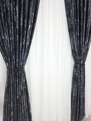 Colectia Venetia: perdea din matase cu insertii argintii varianta 3 si draperie din catifea cu insertii argintii - Negru