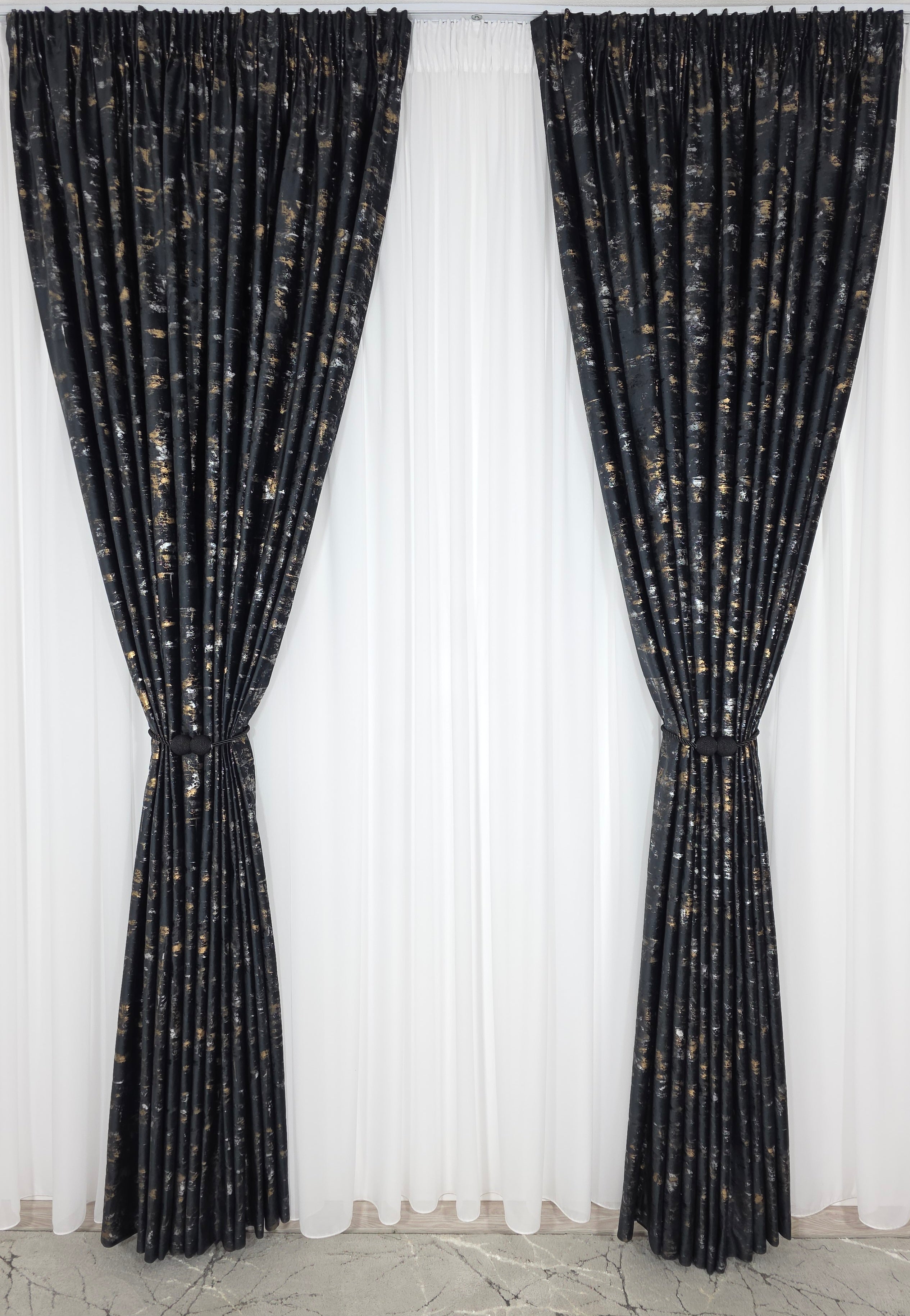 Colectia Elegance: Perdea Voal Premium Si Draperie Catifea Neagra Cu Insertii model Golden