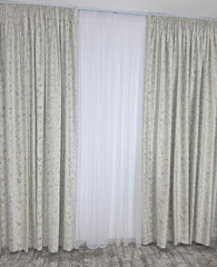 Colectia Pandantiv: Perdea Alba Din Borangic Cu Sidef Argintiu Si Draperie Catifea Crem Cu Insertii