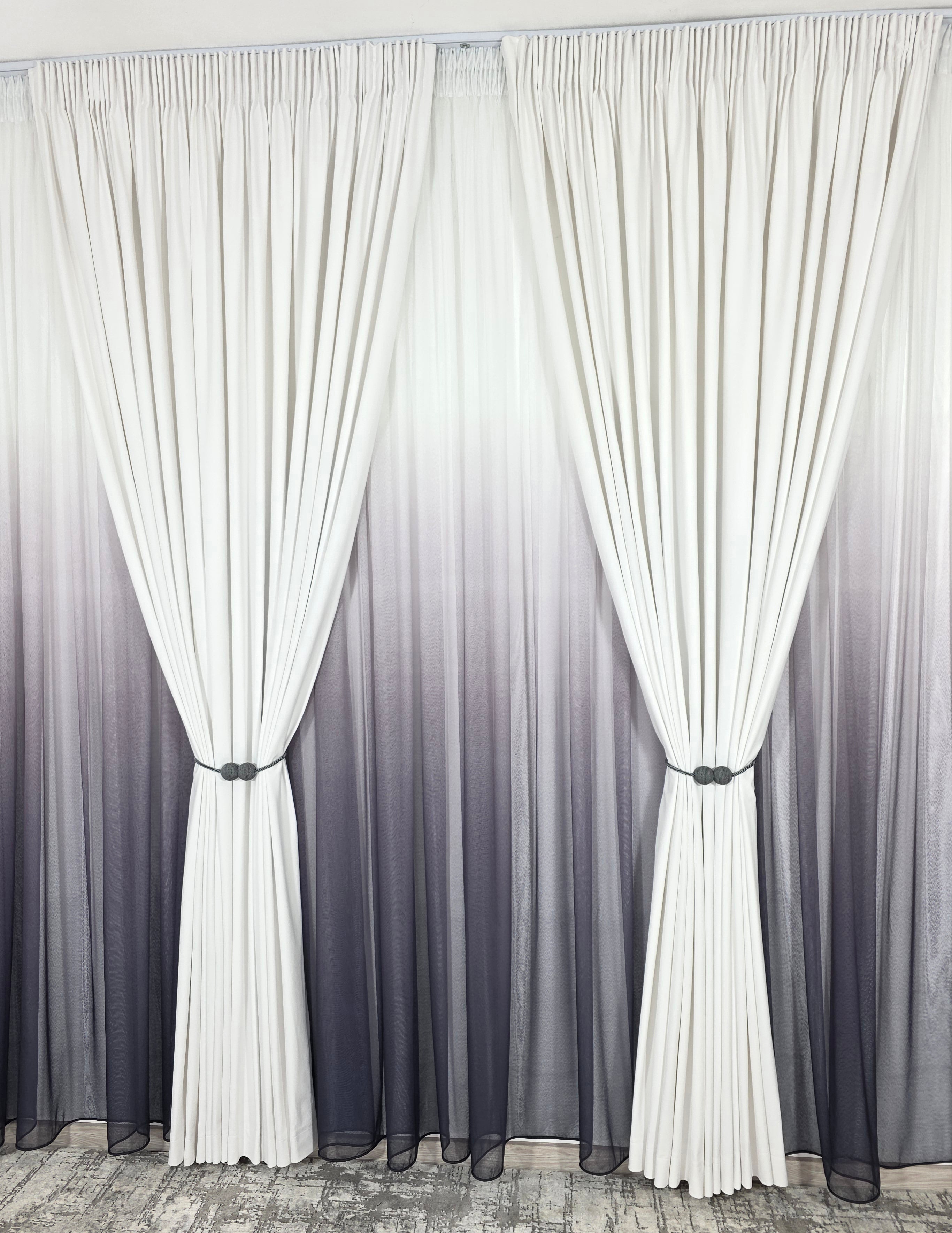 Set Luna: perdea bamboo degrade gri mov si draperie catifea alba