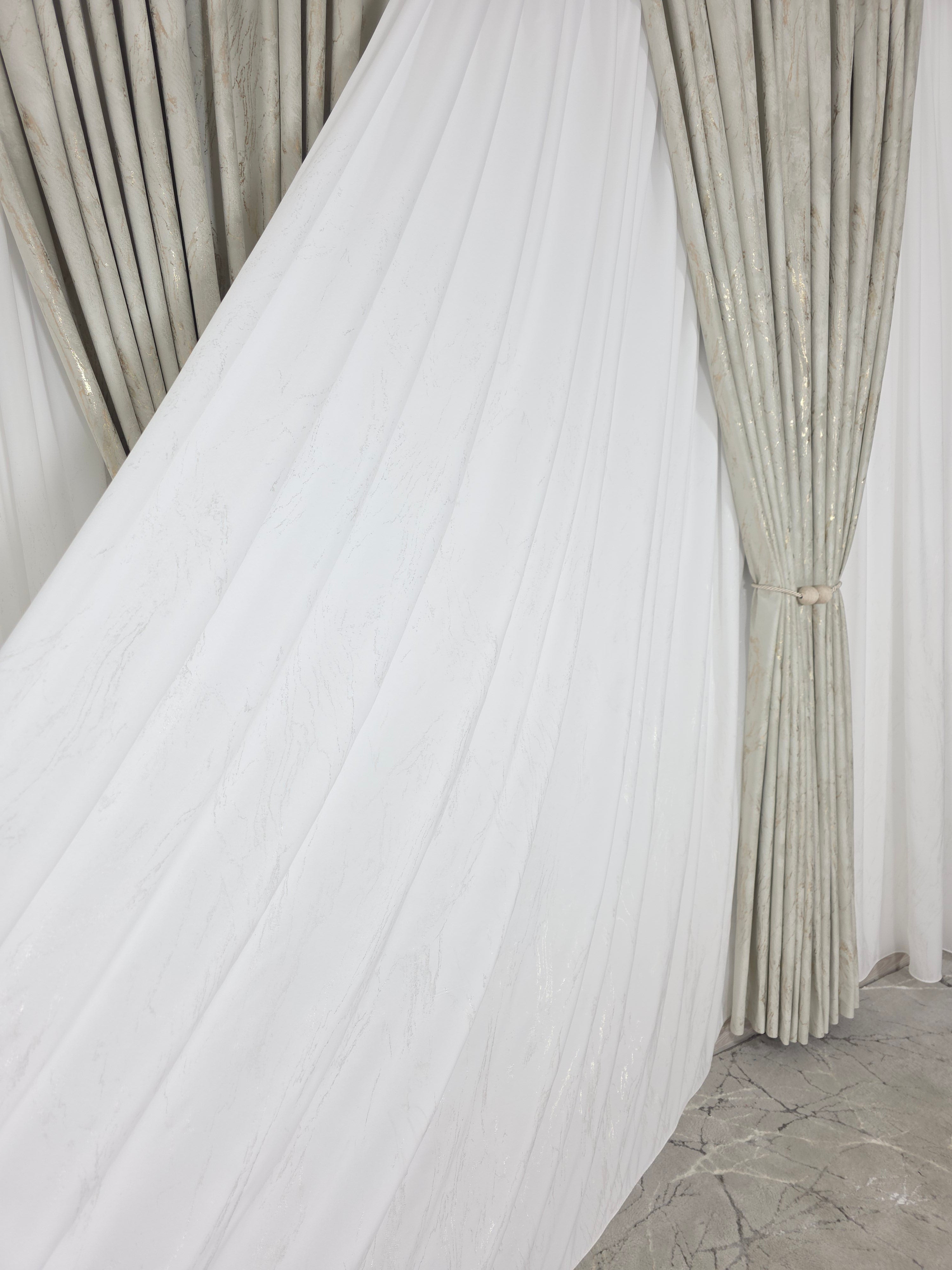 Colectia Venetia: perdea din matase cu insertii aurii varianta 3 si draperie din catifea cu insertii aurii - Ivoire