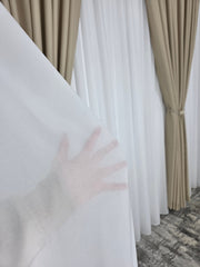 Colectia Blackout: Perdea Din Matase Alba Si Draperie Crem Blackout 80%