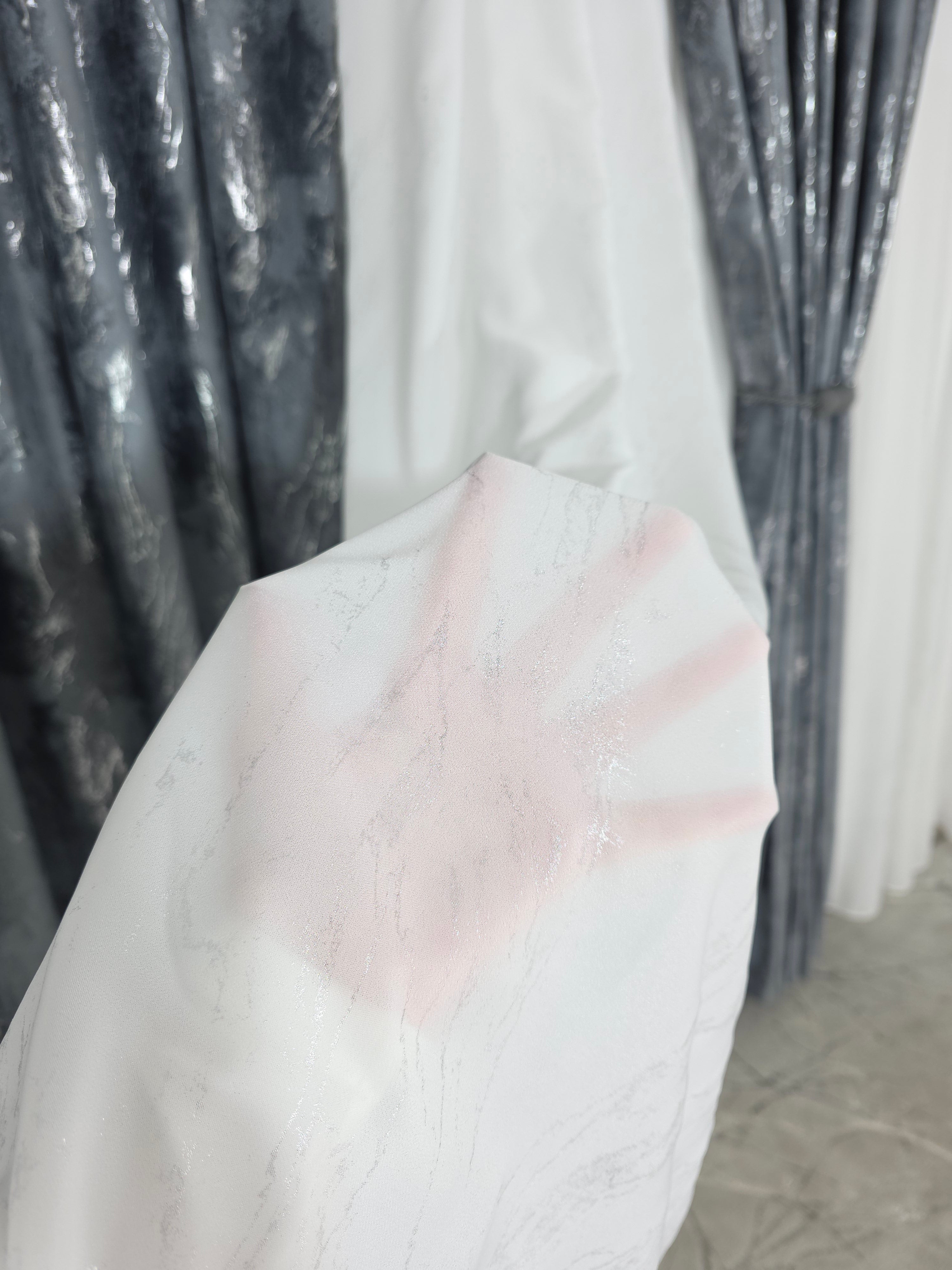 Colectia Venetia: perdea din matase cu insertii argintii varianta 3 si draperie din catifea cu insertii argintii - Gri inchis