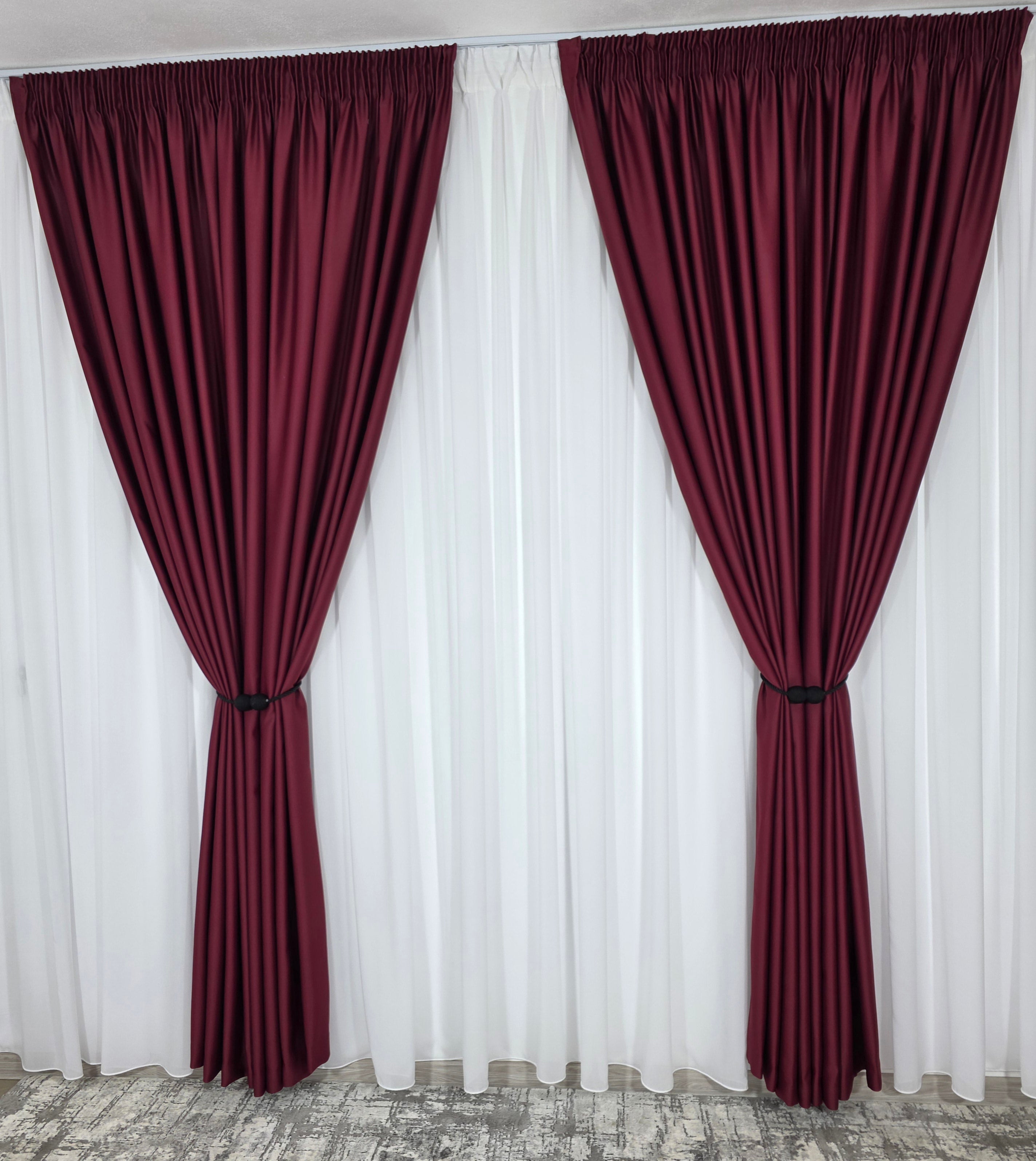 Colectia Blackout: Perdea Matase Alba Si Draperie Bordo Blackout 98%