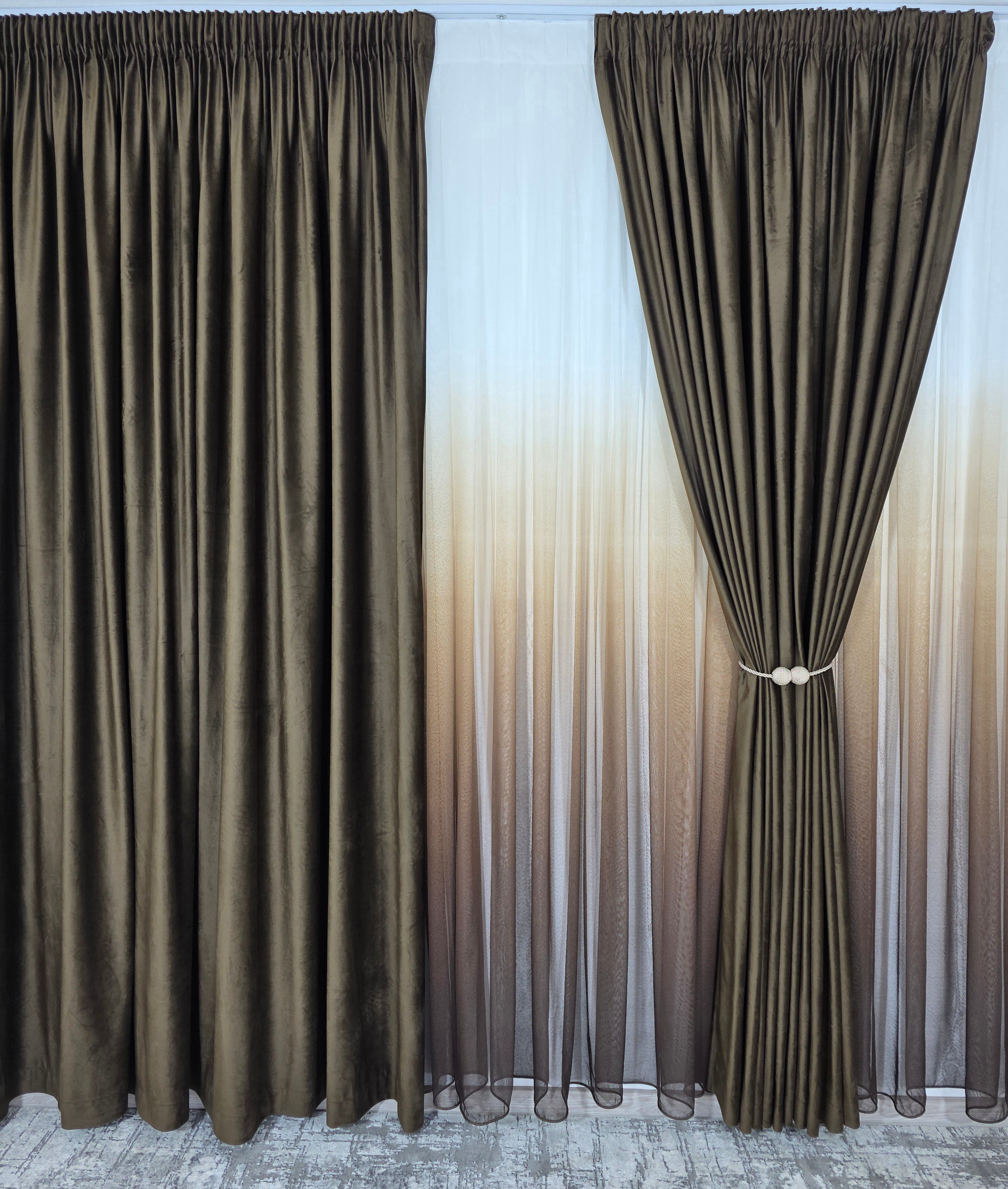 Set Nora: perdea bamboo degrade maro si draperie catifea maro blackout 98%