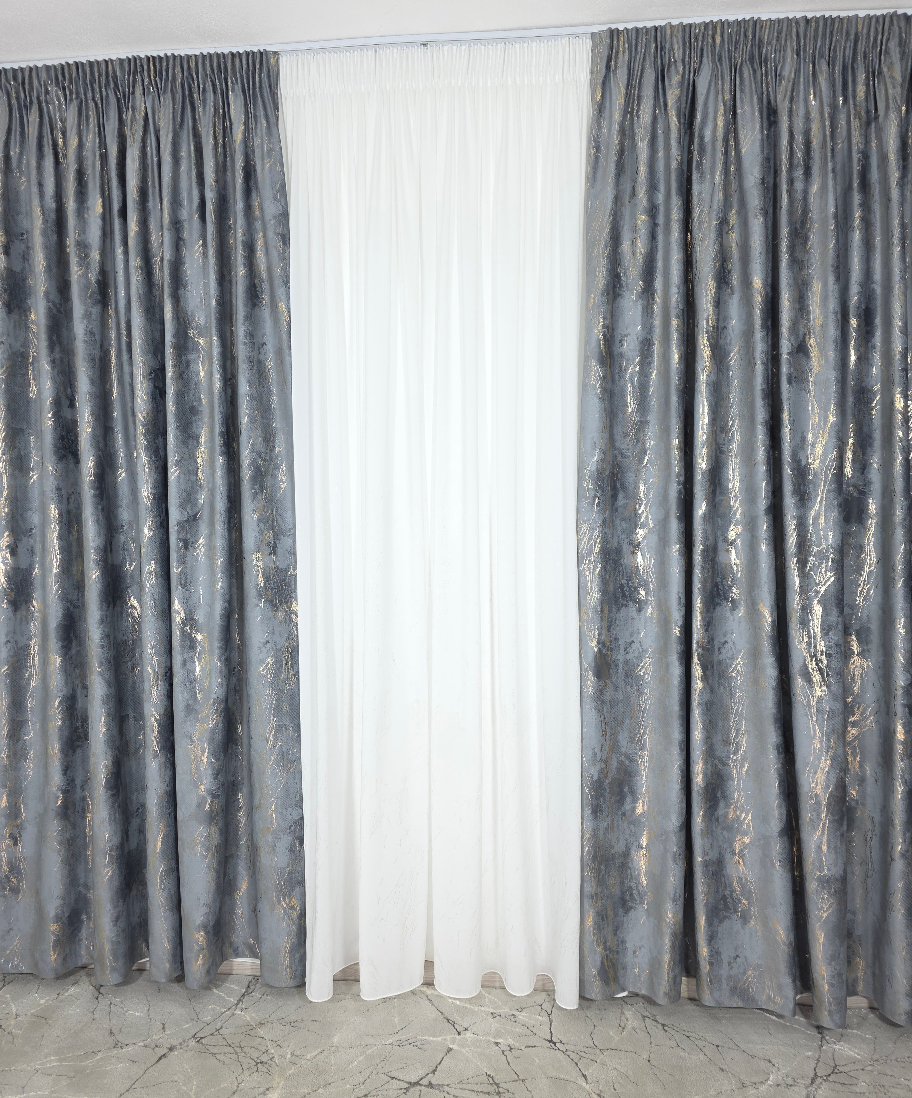 Colectia Venetia: perdea din matase cu insertii aurii varianta 3 si draperie din catifea cu insertii aurii - Gri inchis