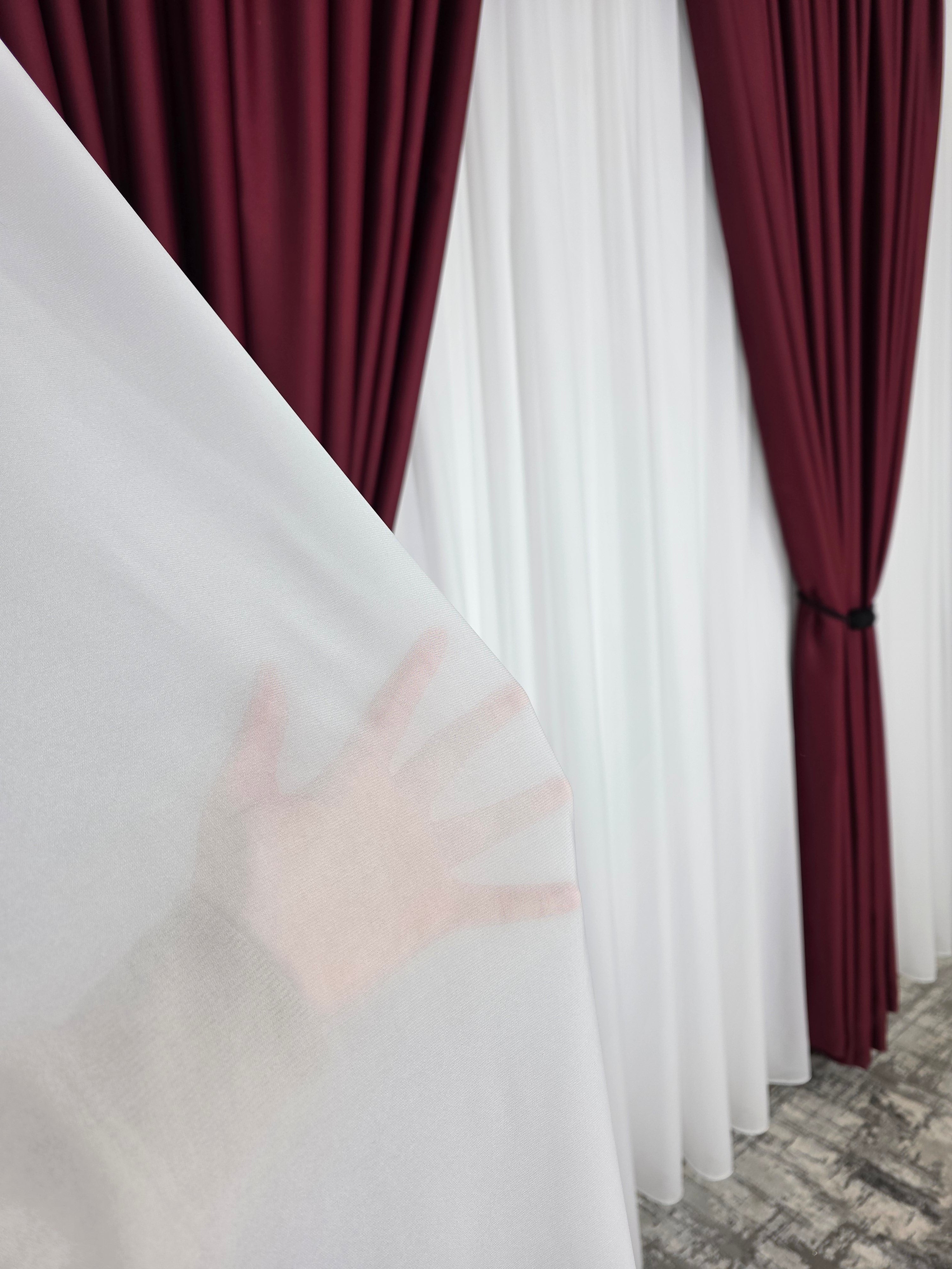 Colectia Blackout: Perdea Matase Alba Si Draperie Bordo Blackout 98%