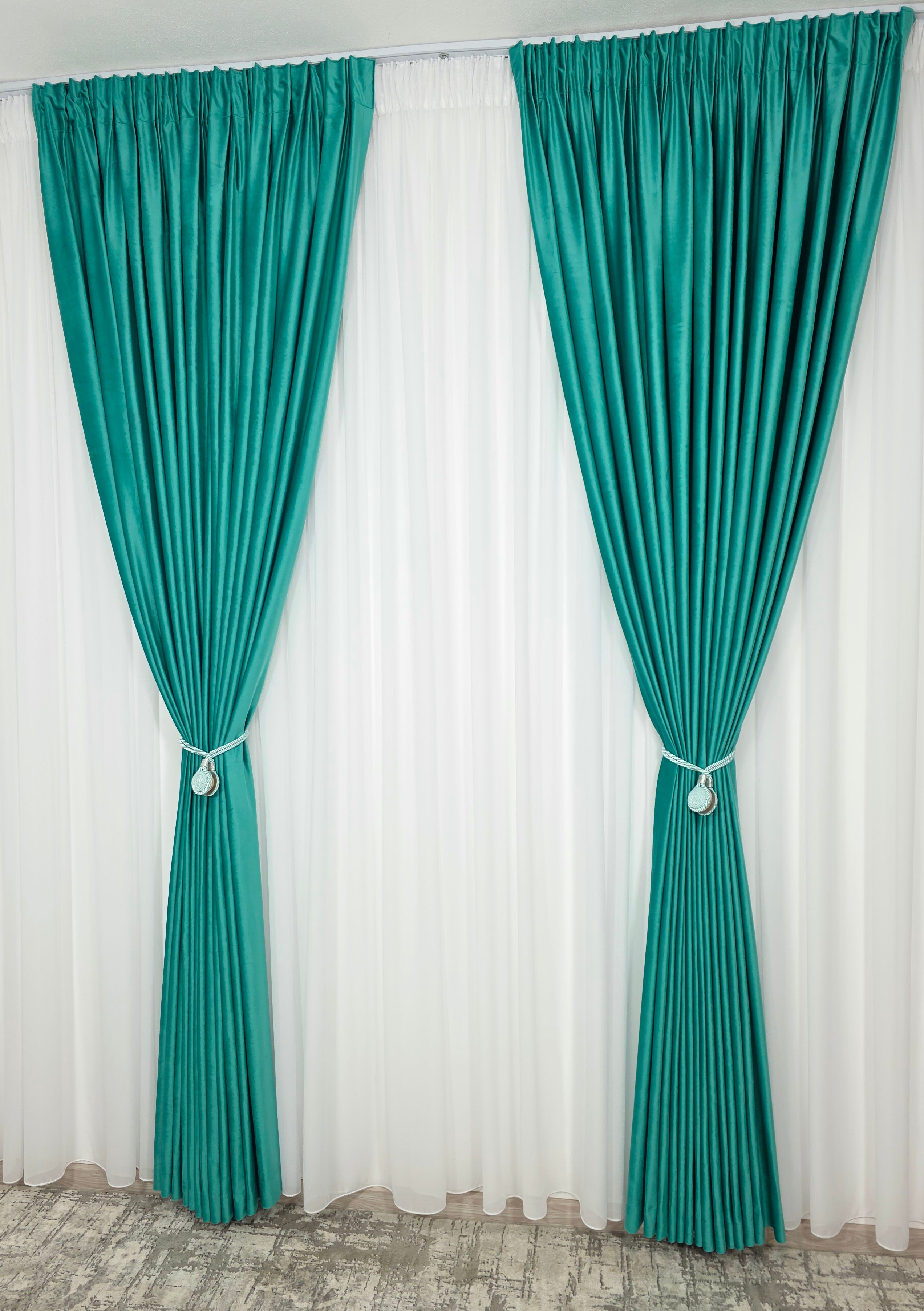Set Zakynthos: Perdea Voal Premium Si Draperie Catifea Verde Marin