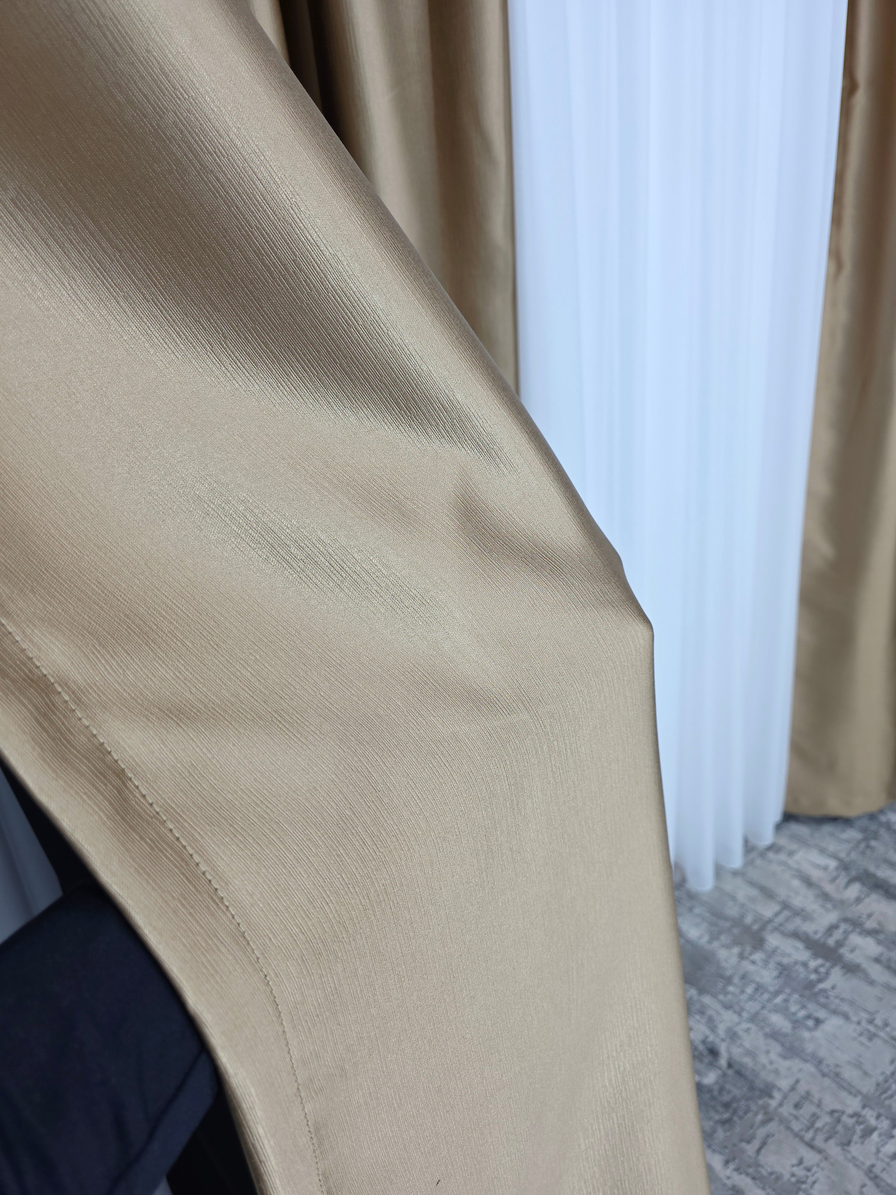 Colectia Noapte-Zi: Perdea voal alb premium si Draperie Paris blackout 100% opaca pe culoarea caramel