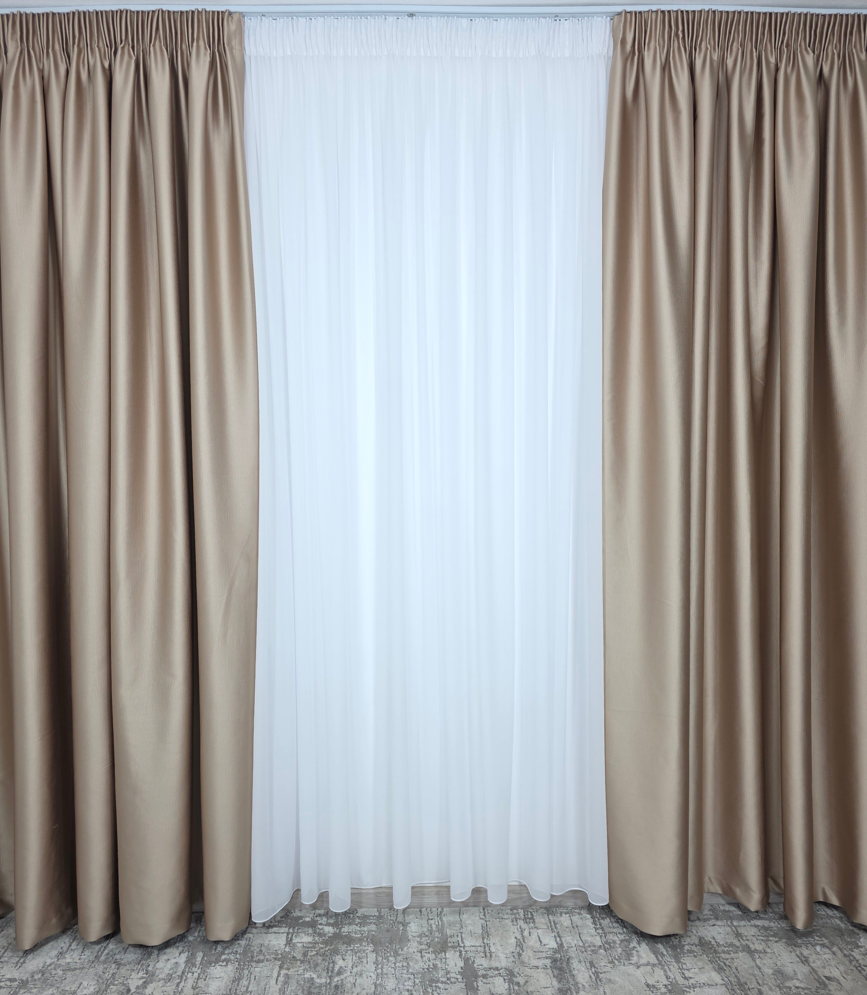 Colectia Noapte-Zi: Perdea voal alb premium si Draperie Paris blackout 100% opaca pe culoarea capucino