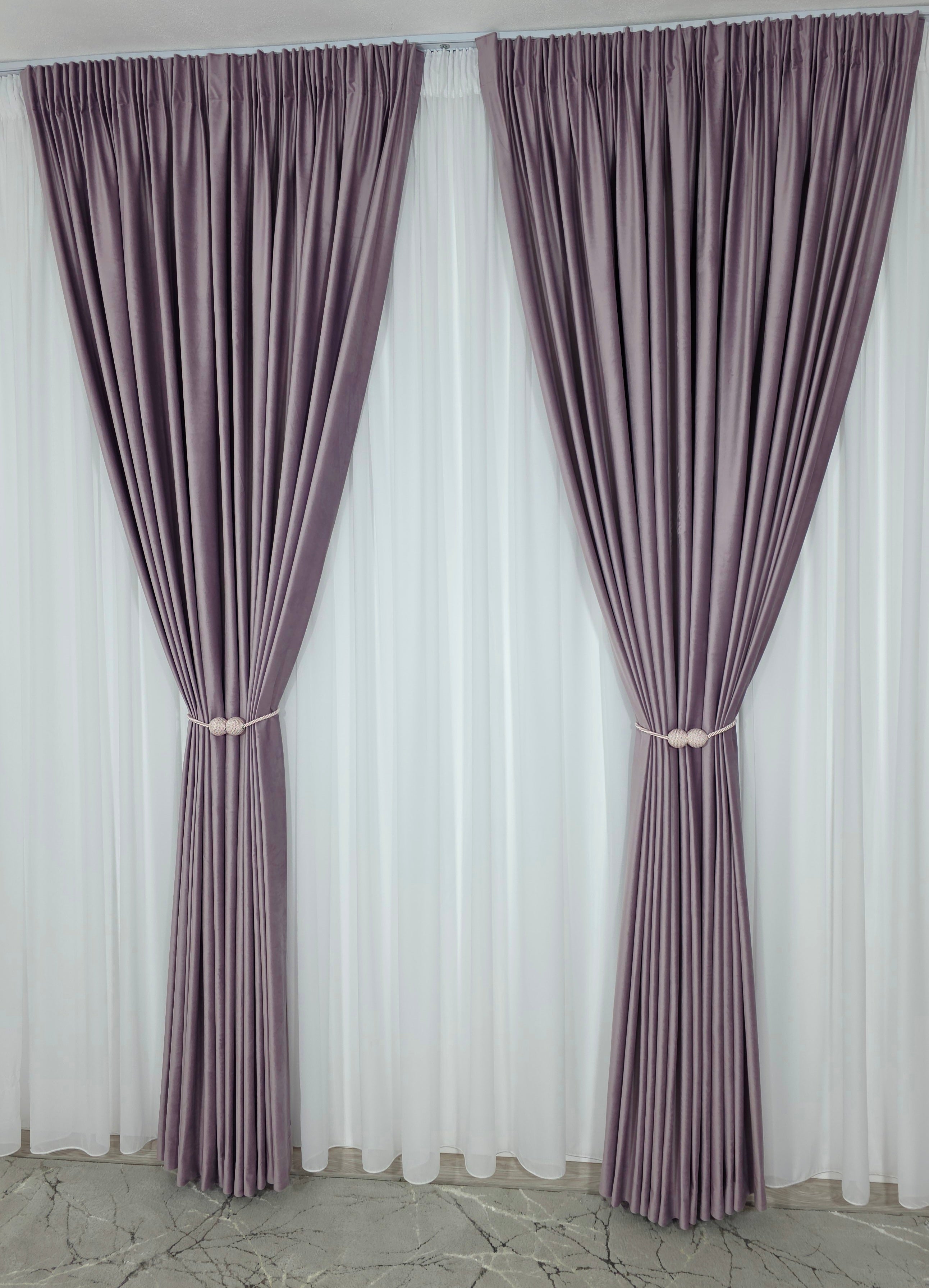 Set Suzana: Perdea Albă Din Voal Si Draperie Catifea Mov Lila