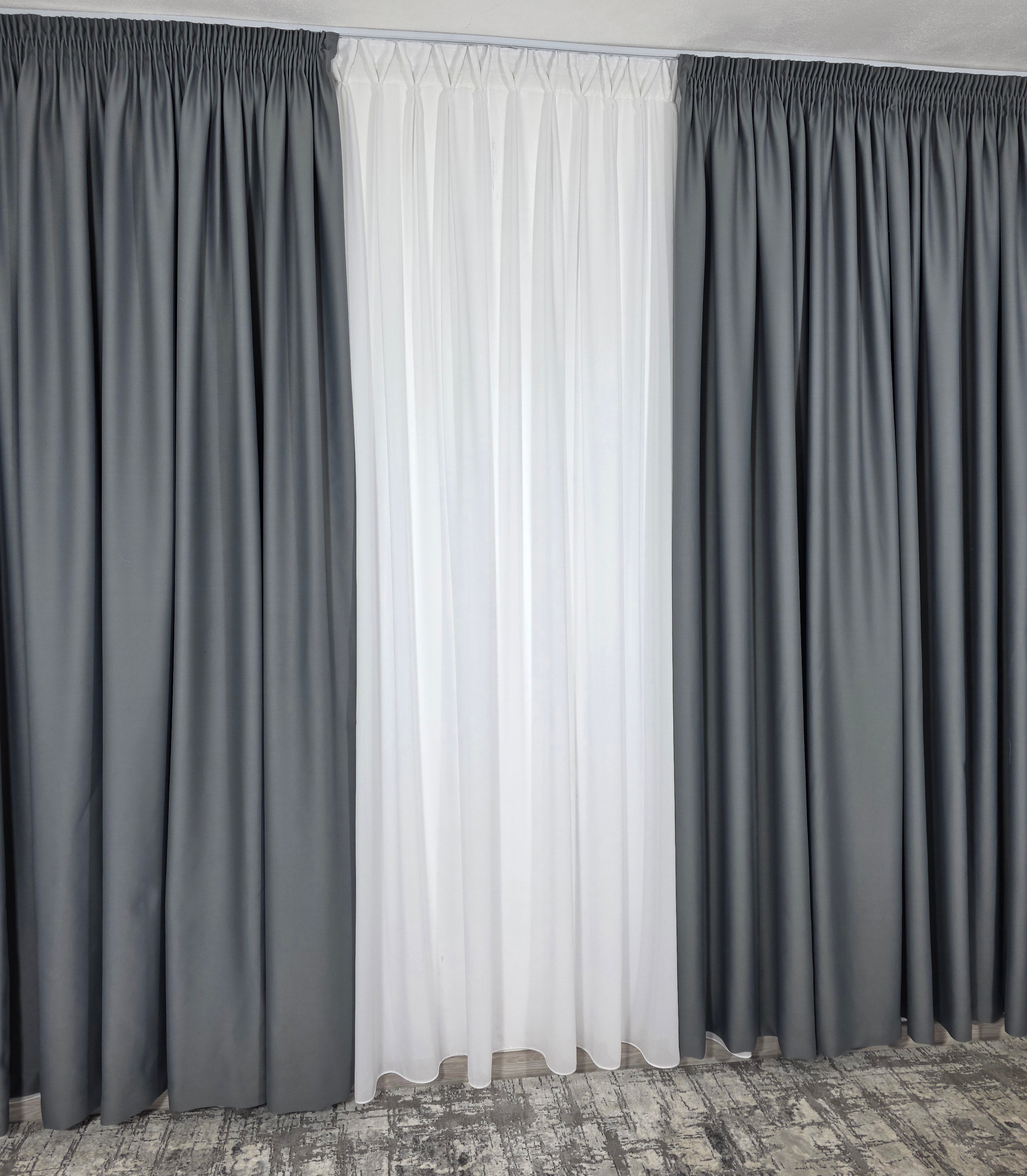 Colectia Blackout: Perdea Matase Alba Si Draperie Gri Mediu Blackout 98%