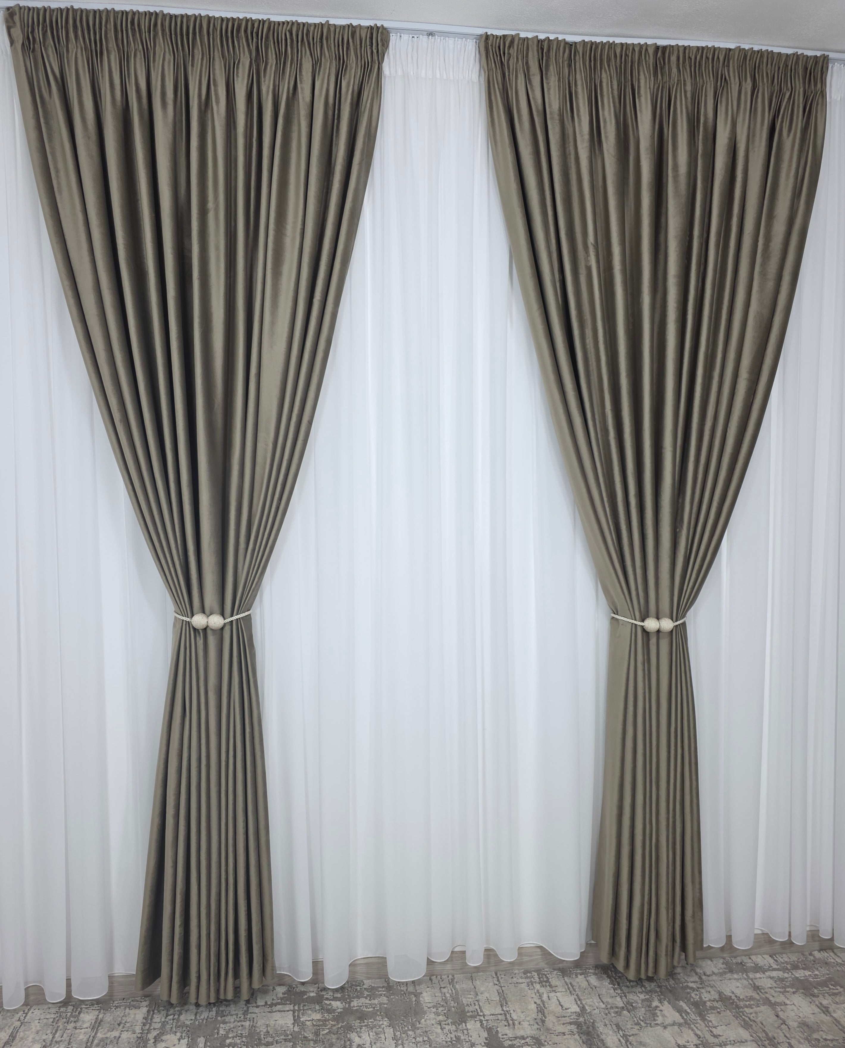 Set Turta Dulce: Perdea Voal Premium Si Draperie Catifea Cafea Cu Lapte