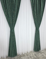 Colectia Pandantiv: Perdea Alba Din Borangic Cu Sidef Argintiu Si Draperie Catifea Verde Smarald Cu Insertii