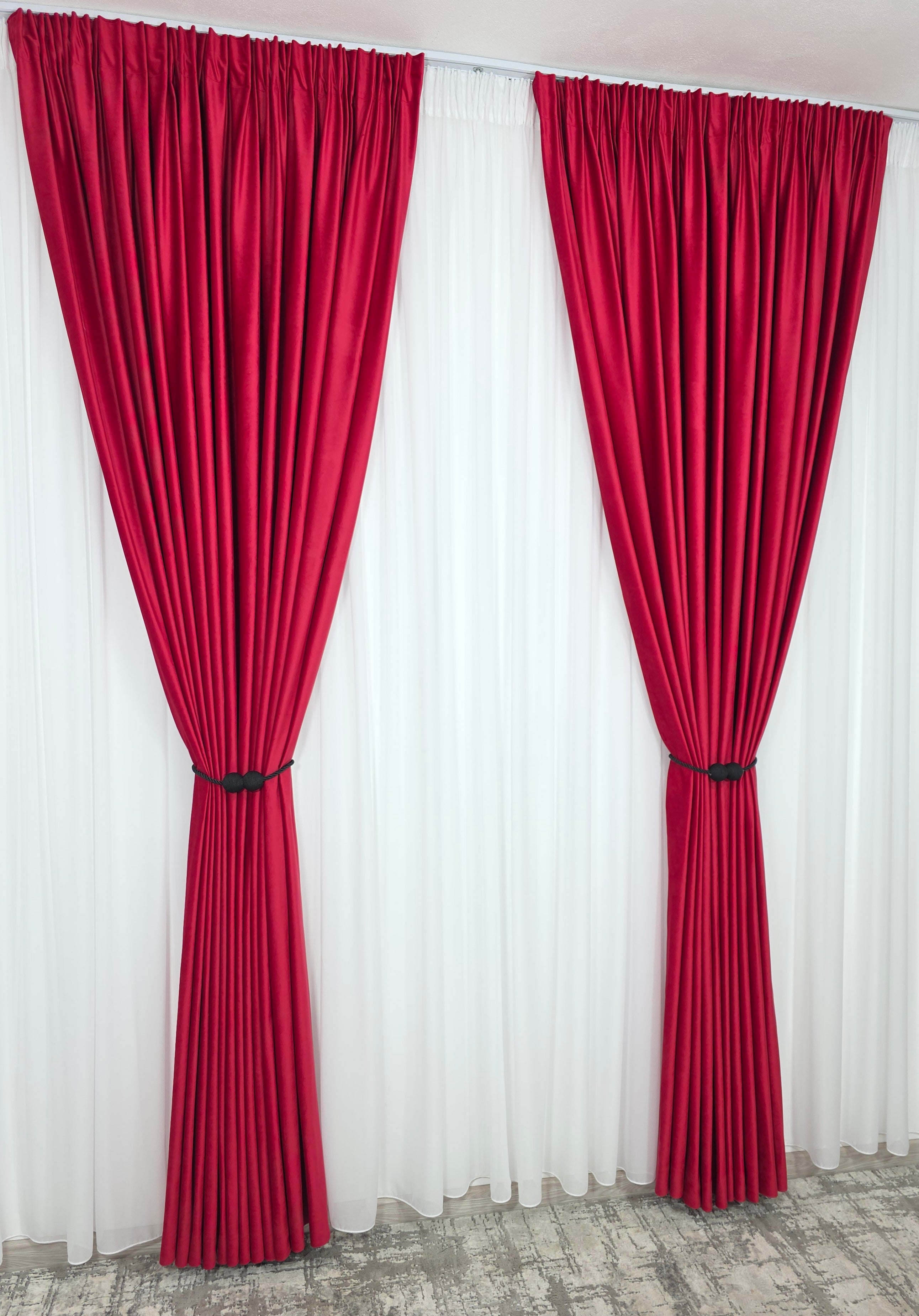 Set Nicoleta: perdea alba simpla voal si draperie catifea rosie