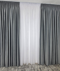 Set Mirabela: perdea alba din in cristal cu forme geometrice si draperie catifea gri deschis