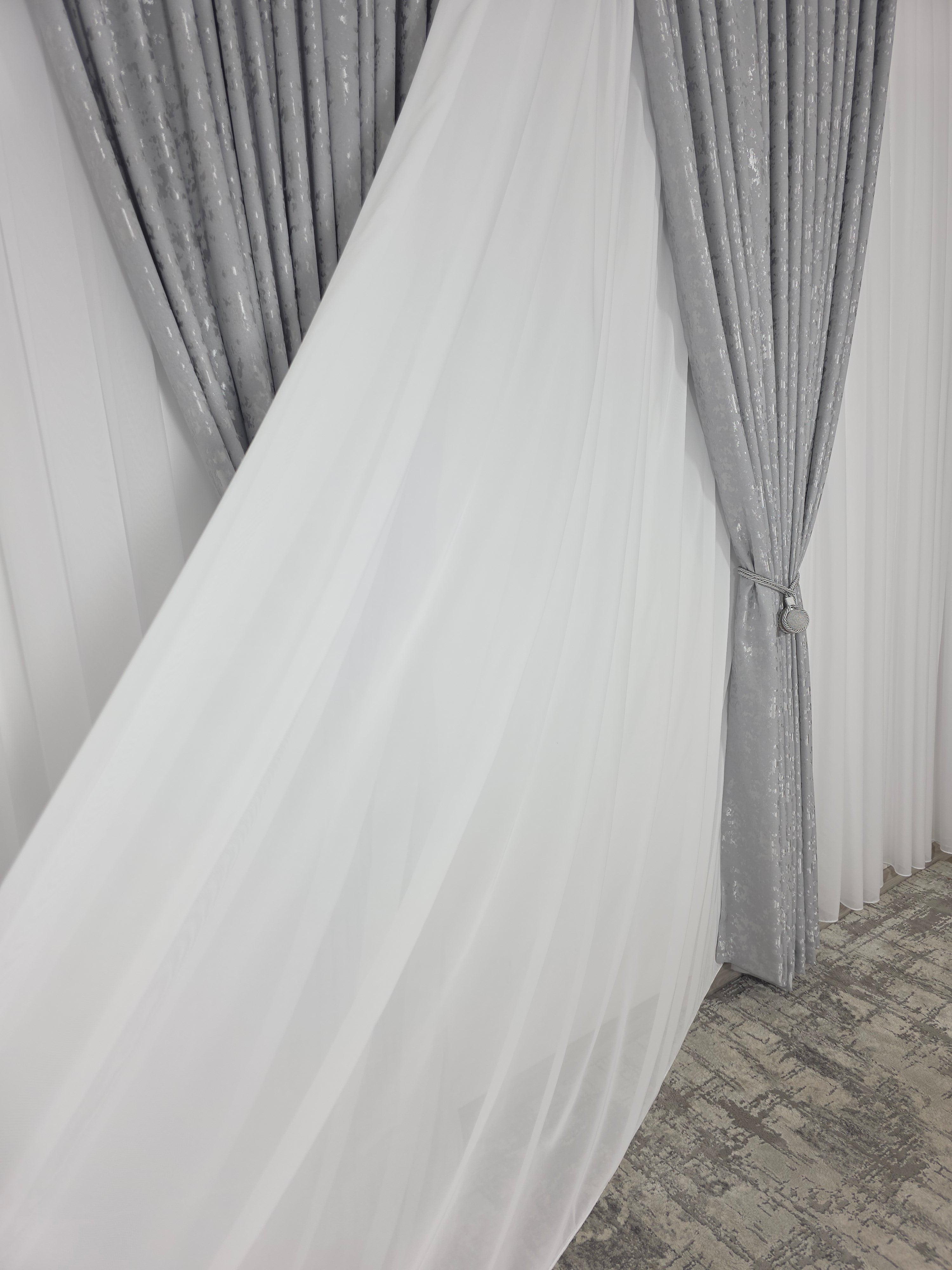Set Los Angeles Gri Deschis: Perdea Alba Simpla si Draperie Tip Nisip